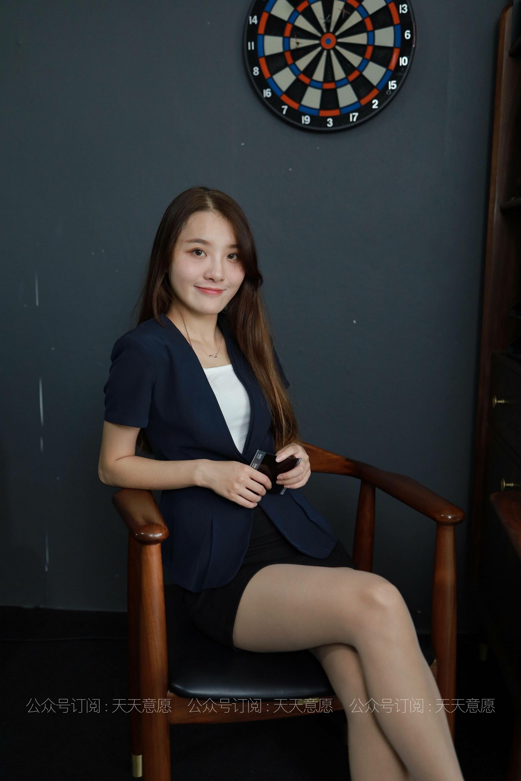 [IESS异思趣向]  模特：婉苹《最美女职员》