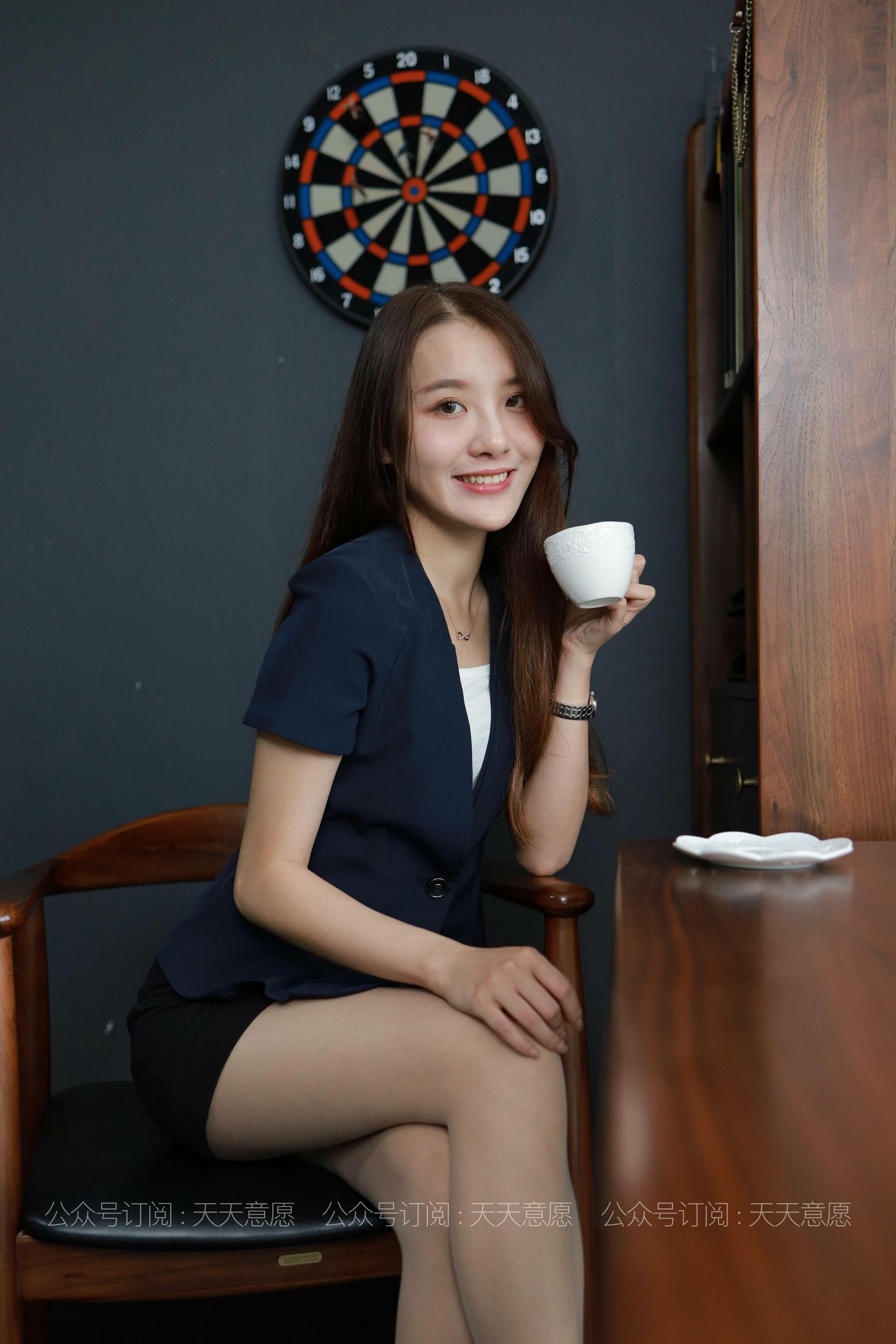 [IESS异思趣向]  模特：婉苹《最美女职员》