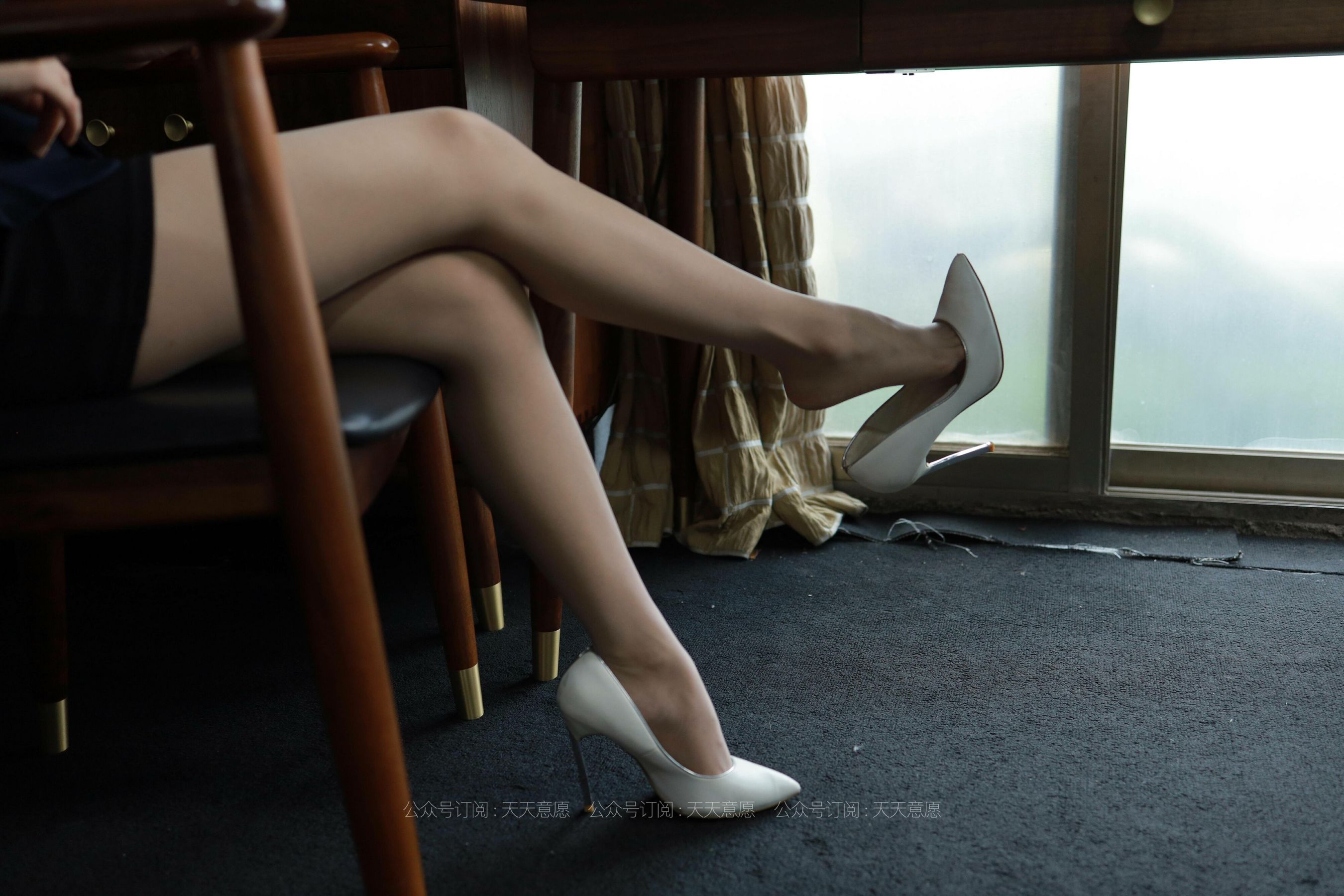 [IESS异思趣向]  模特：婉苹《最美女职员》