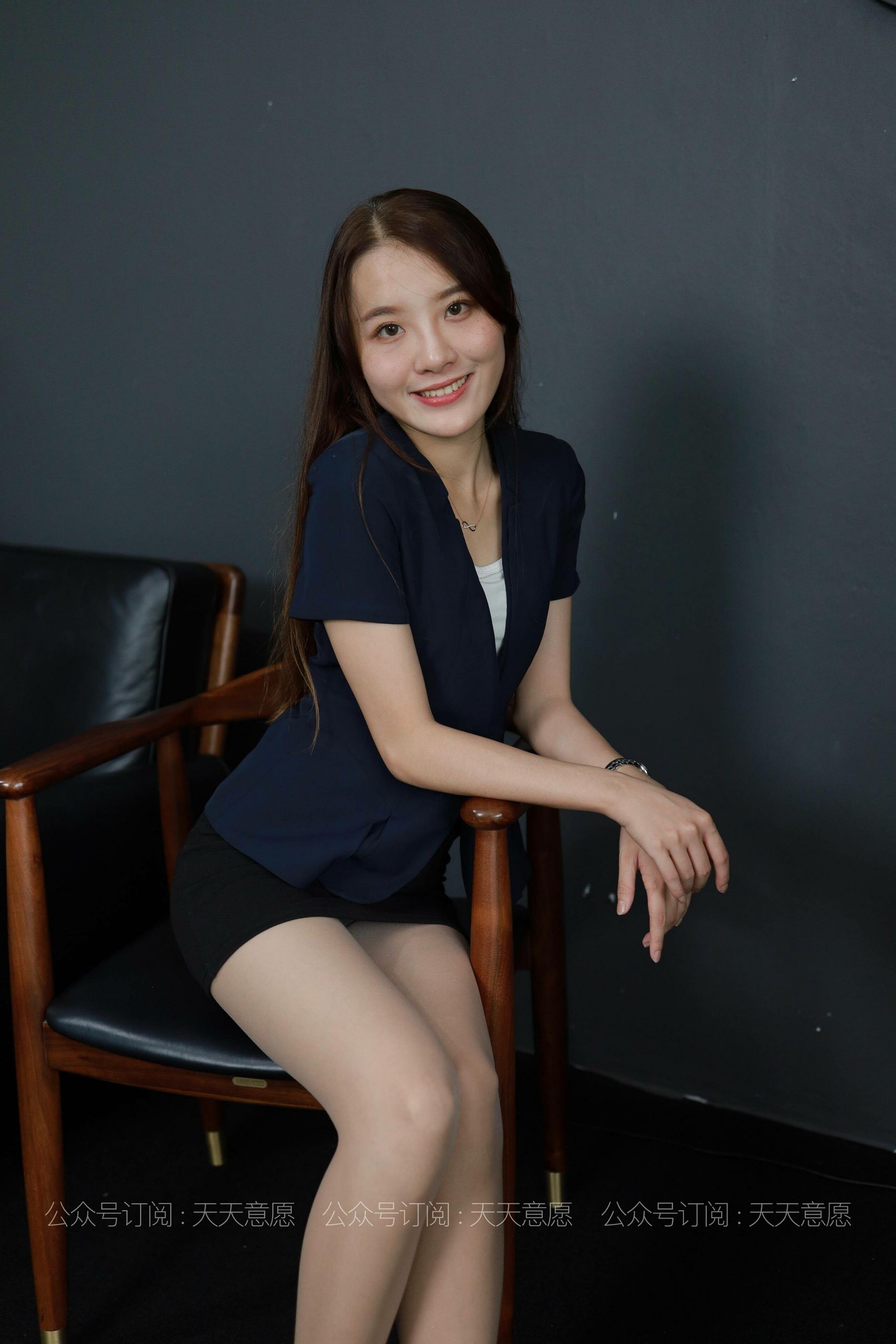 [IESS异思趣向]  模特：婉苹《最美女职员》