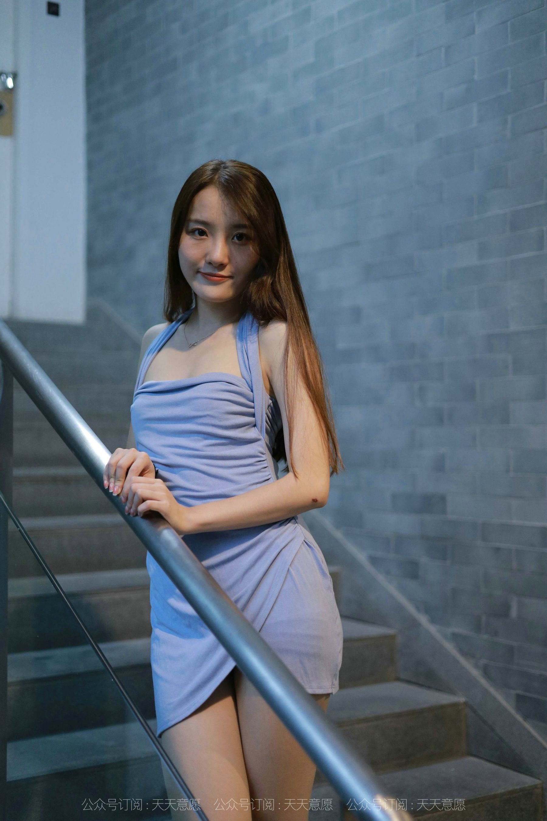[IESS异思趣向]  模特：婉苹《楼梯间的蓝衣美女》