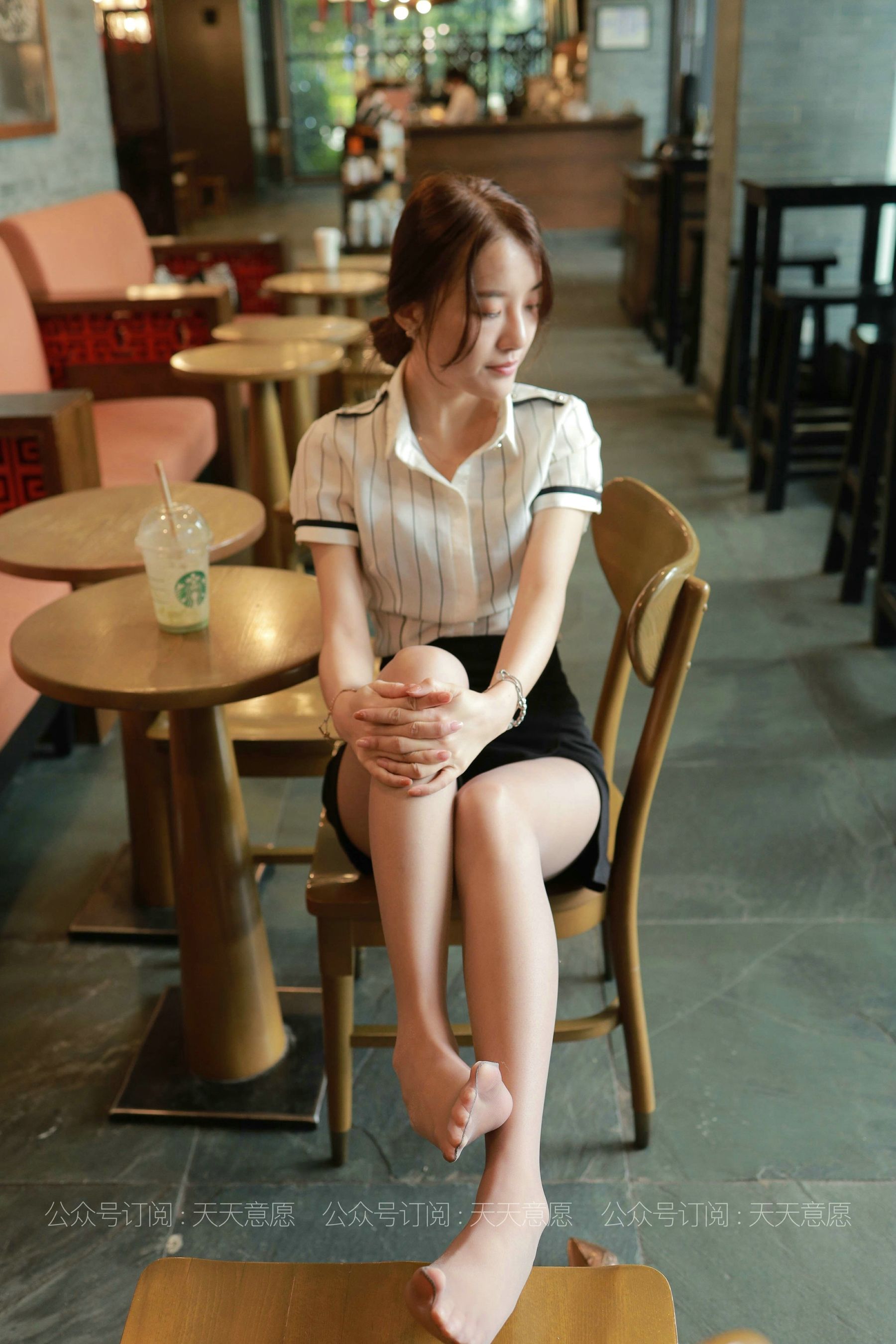 [IESS异思趣向]  模特：婉苹《沙发上的OL》