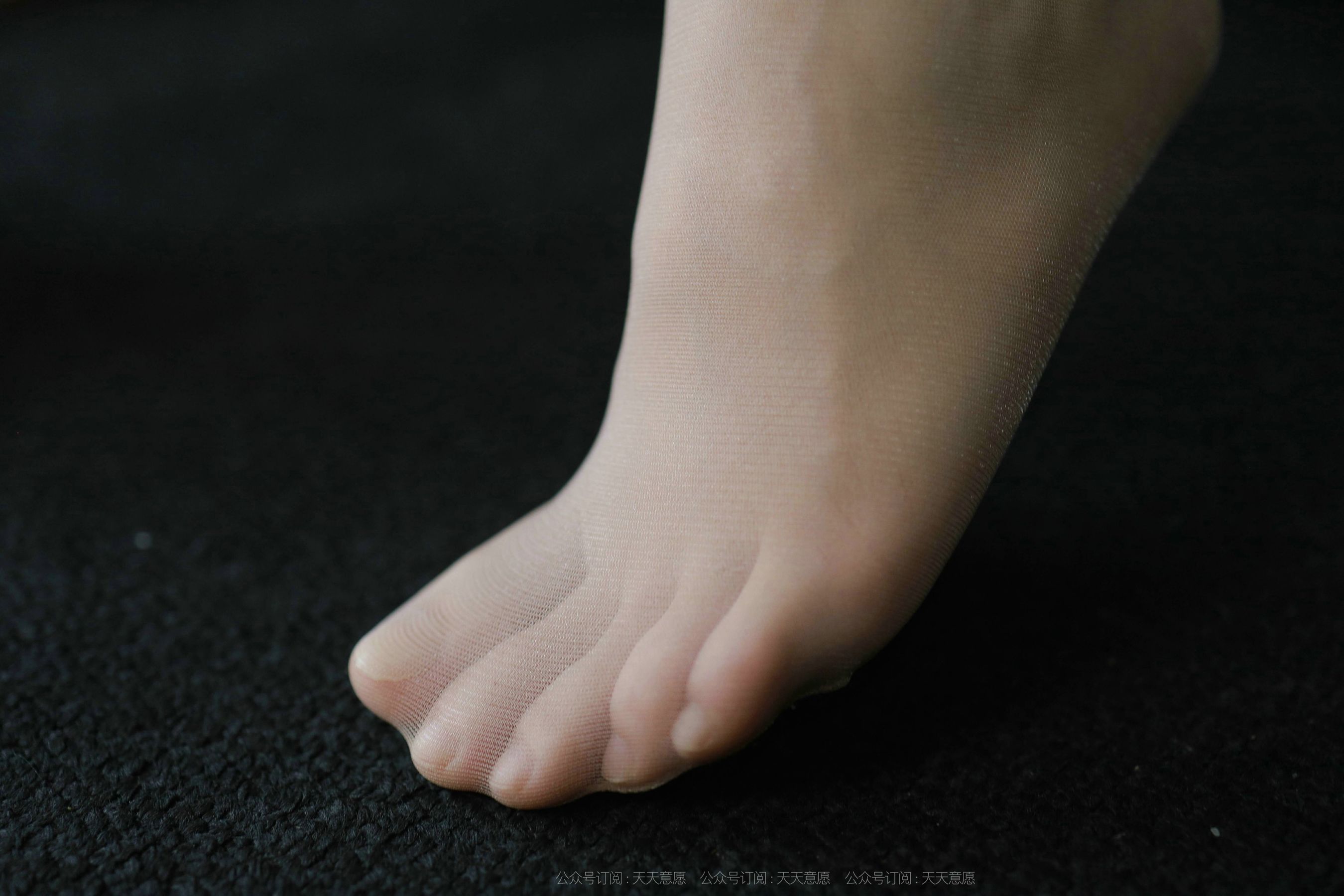 [IESS异思趣向]  模特：婉苹《温柔的碎花裙》