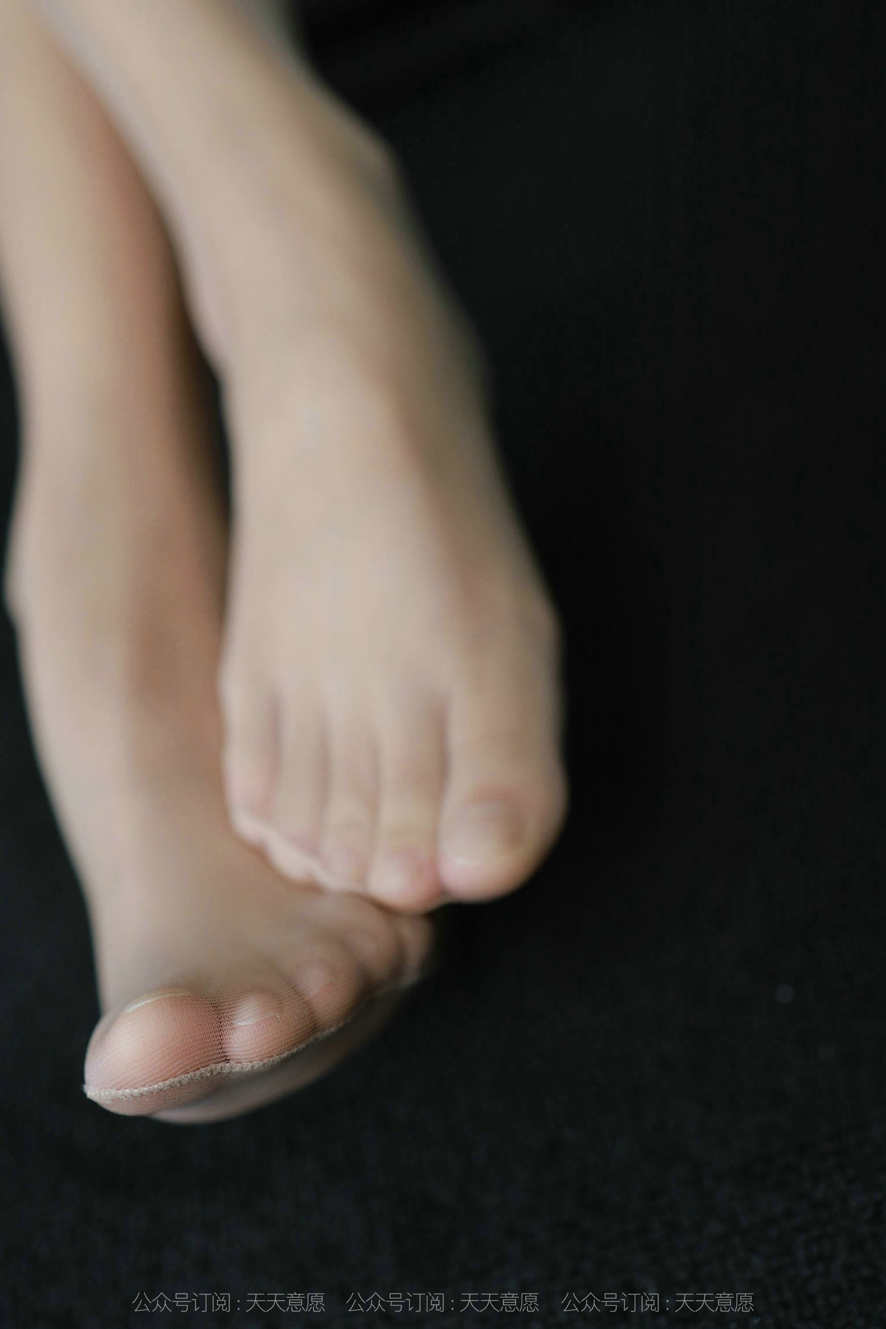 [IESS异思趣向]  模特：婉苹《温柔的碎花裙》