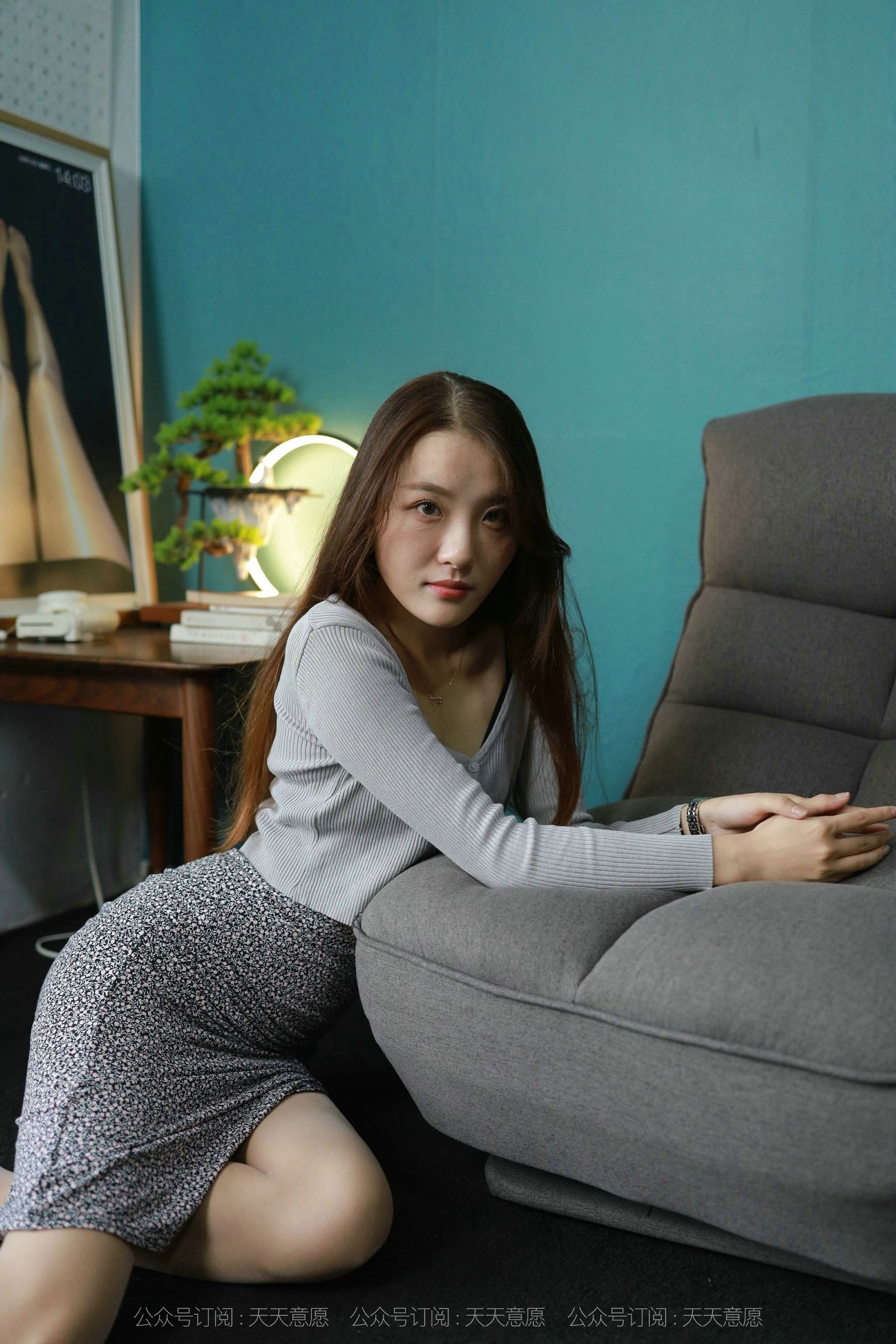 [IESS异思趣向]  模特：婉苹《温柔的碎花裙》