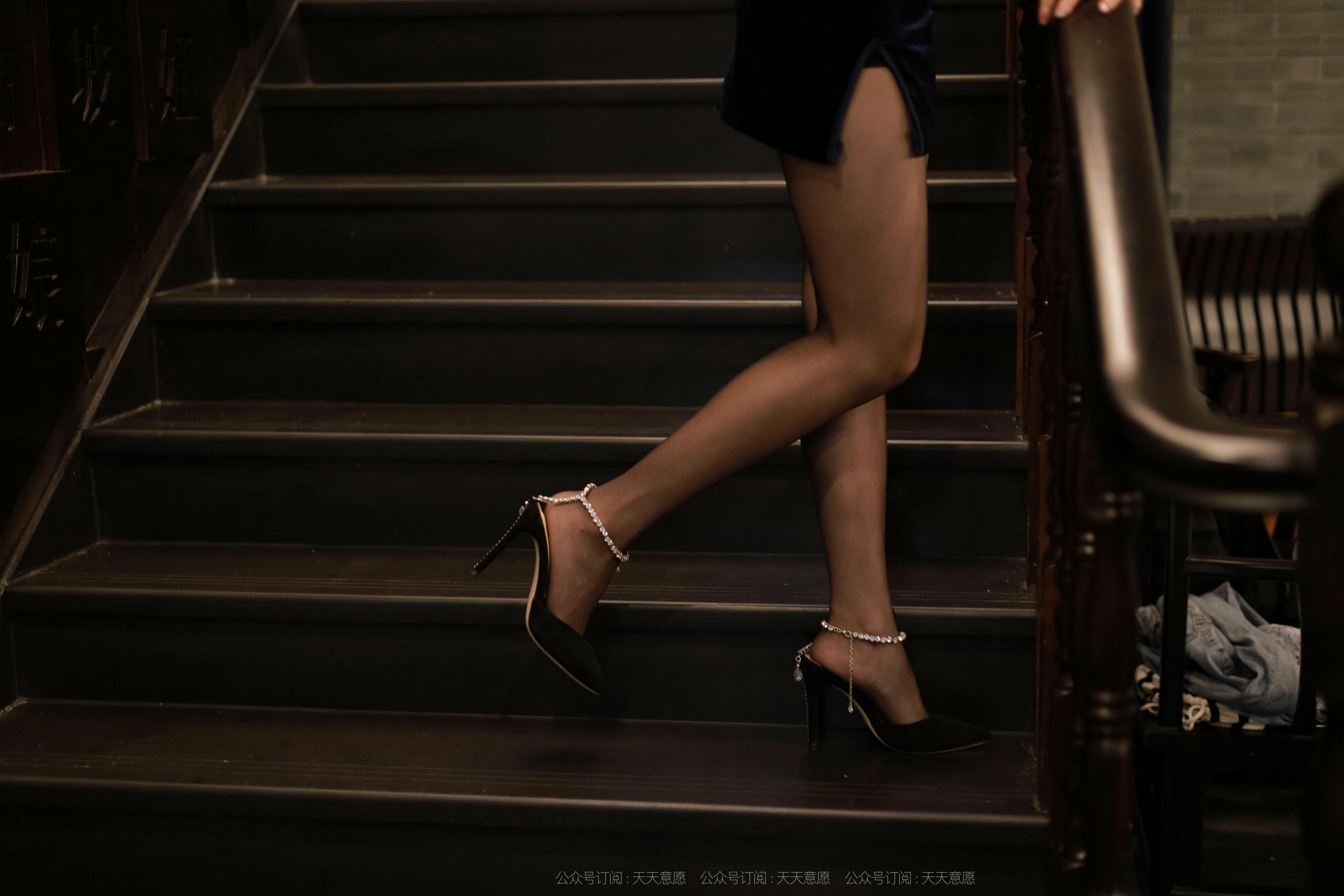 [IESS异思趣向]  模特：婉苹《迷人黑色旗袍》
