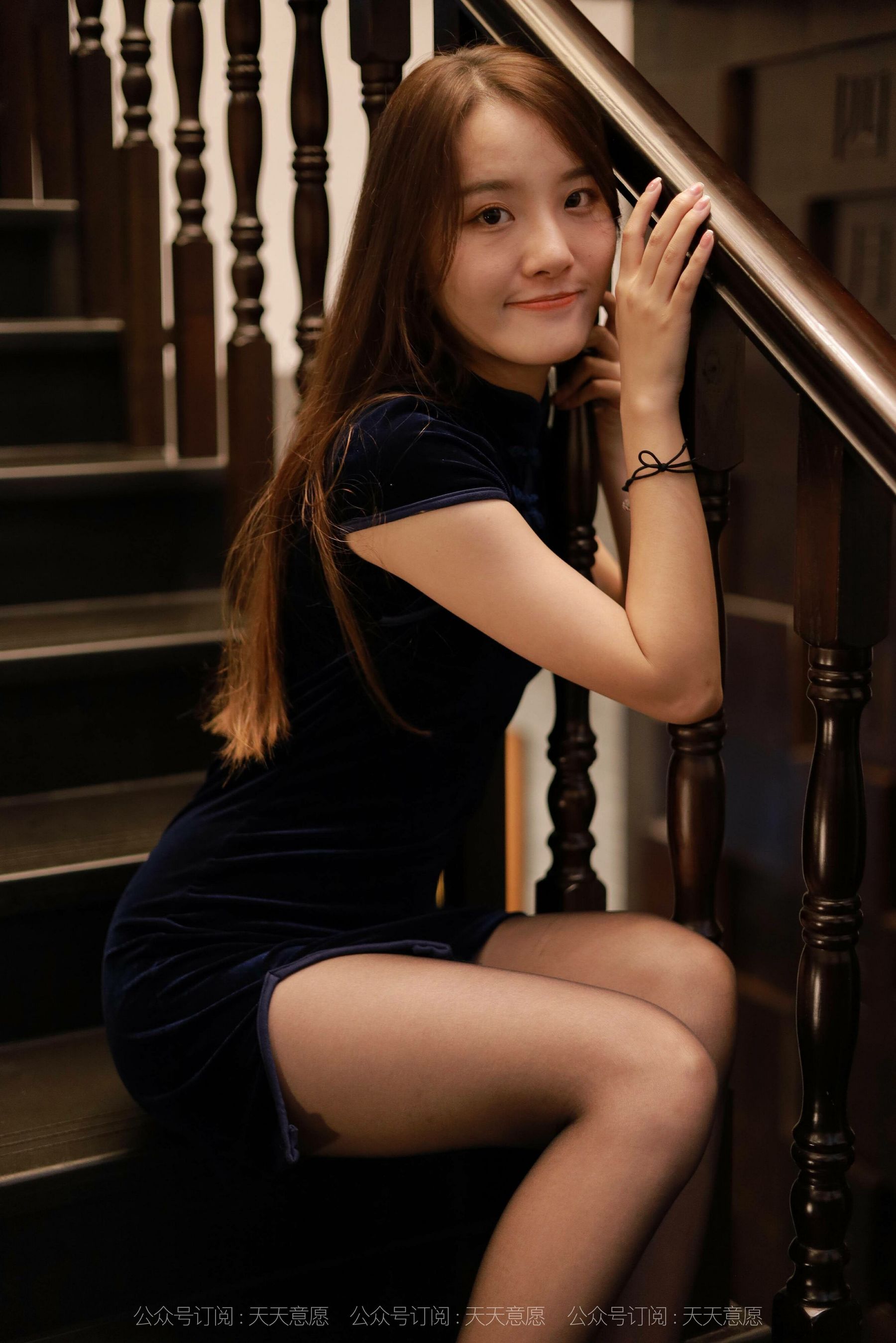 [IESS异思趣向]  模特：婉苹《迷人黑色旗袍》