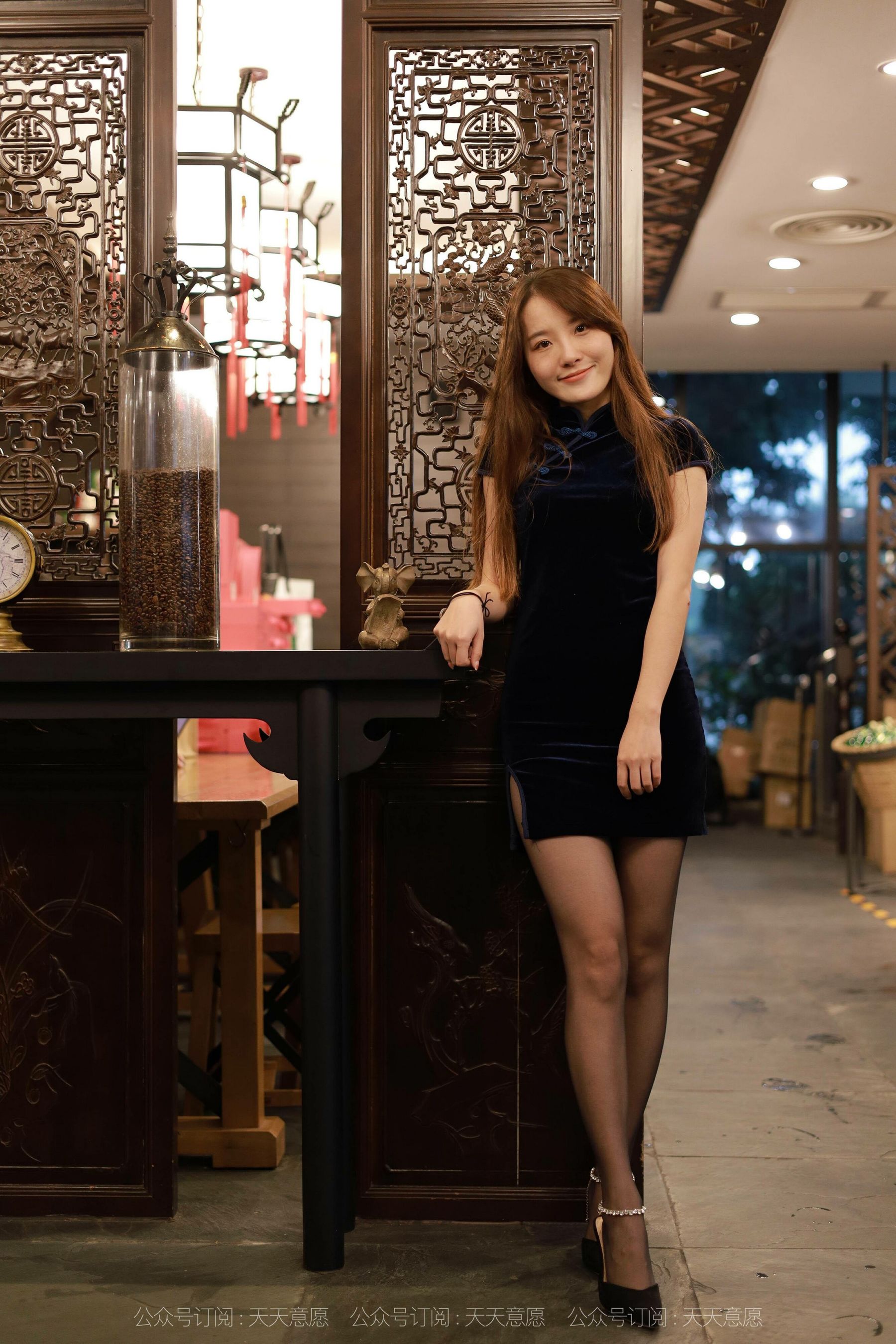 [IESS异思趣向]  模特：婉苹《迷人黑色旗袍》