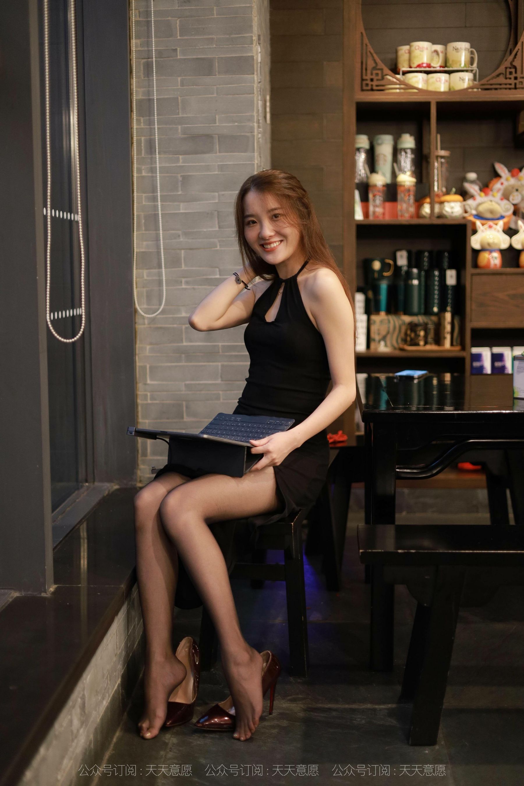 [IESS异思趣向]  模特：婉苹《黑色长裙》