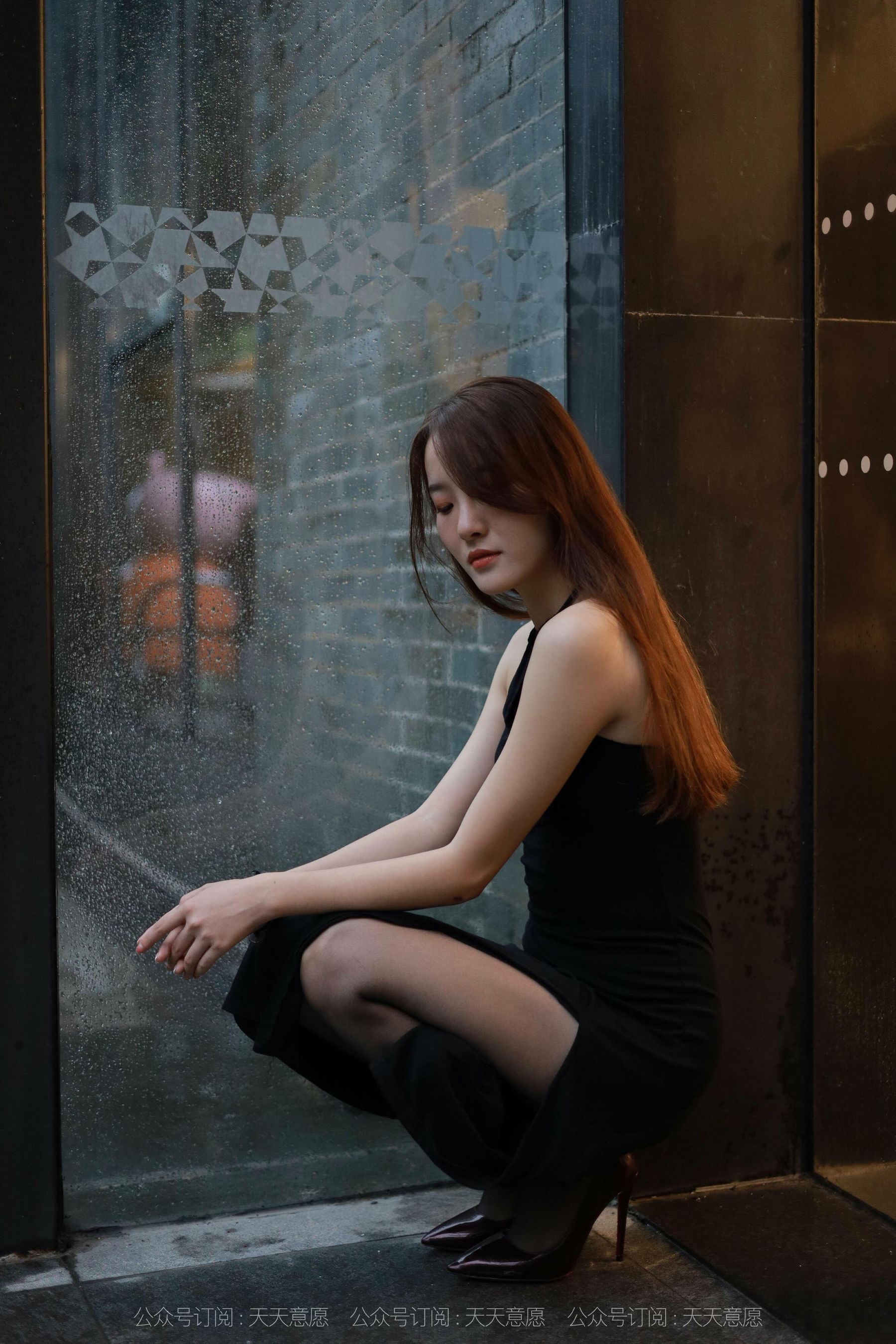 [IESS异思趣向]  模特：婉苹《黑色长裙》