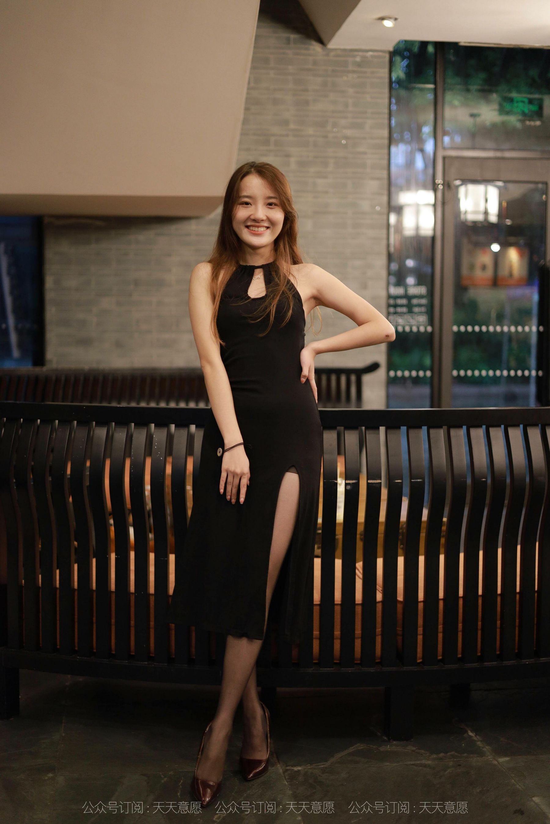 [IESS异思趣向]  模特：婉苹《黑色长裙》