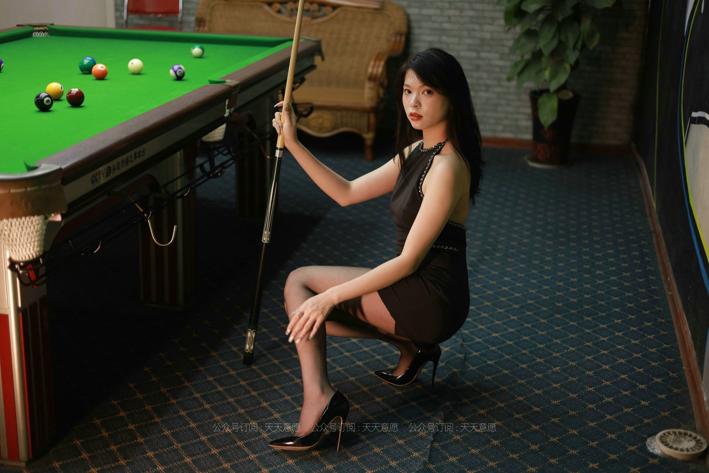 [IESS异思趣向]  模特：小七《台球长腿辣妹》