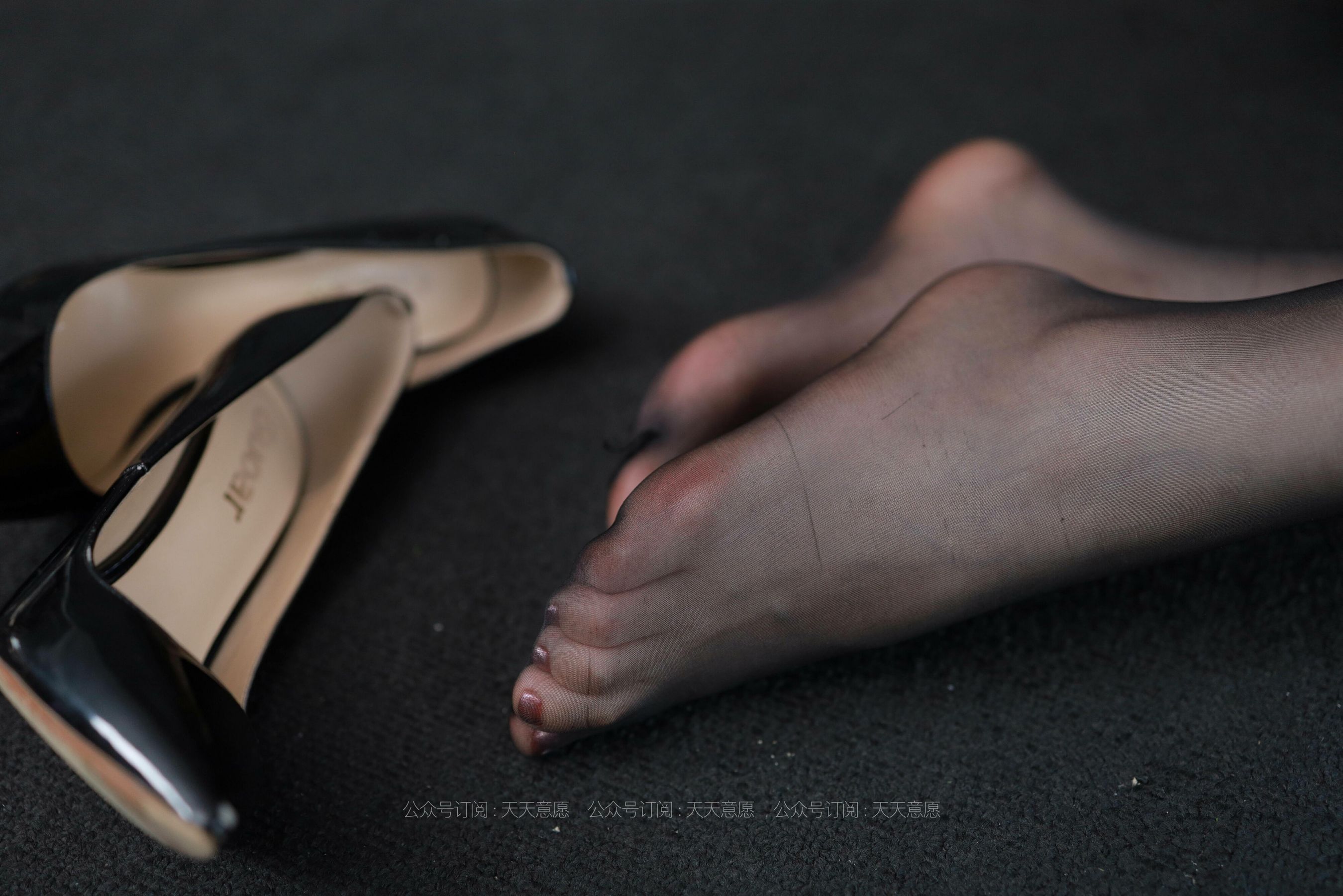 [IESS异思趣向]  模特：小七《长腿OL装》