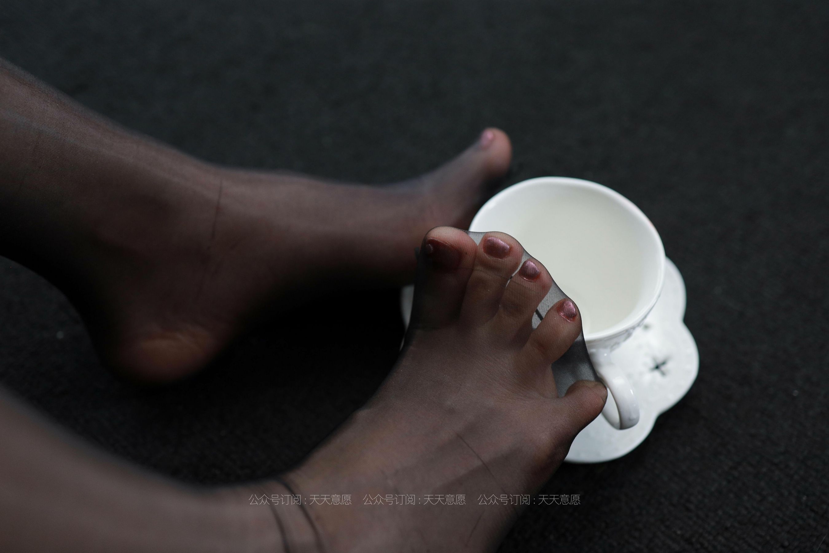 [IESS异思趣向]  模特：小七《长腿OL装》