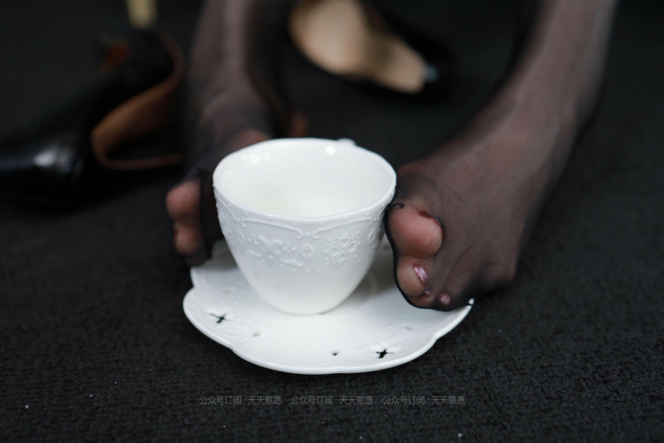 [IESS异思趣向]  模特：小七《长腿OL装》