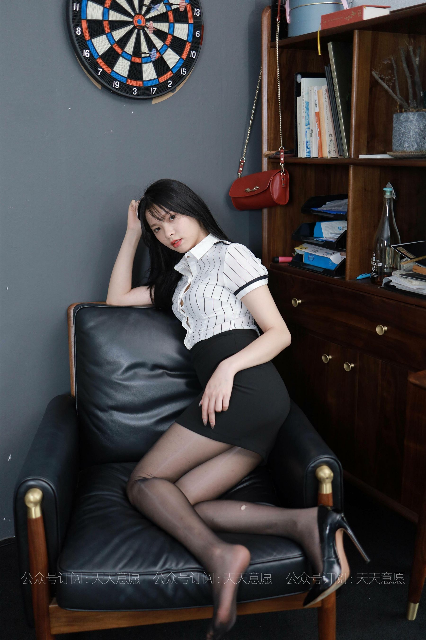 [IESS异思趣向]  模特：小七《长腿OL装》
