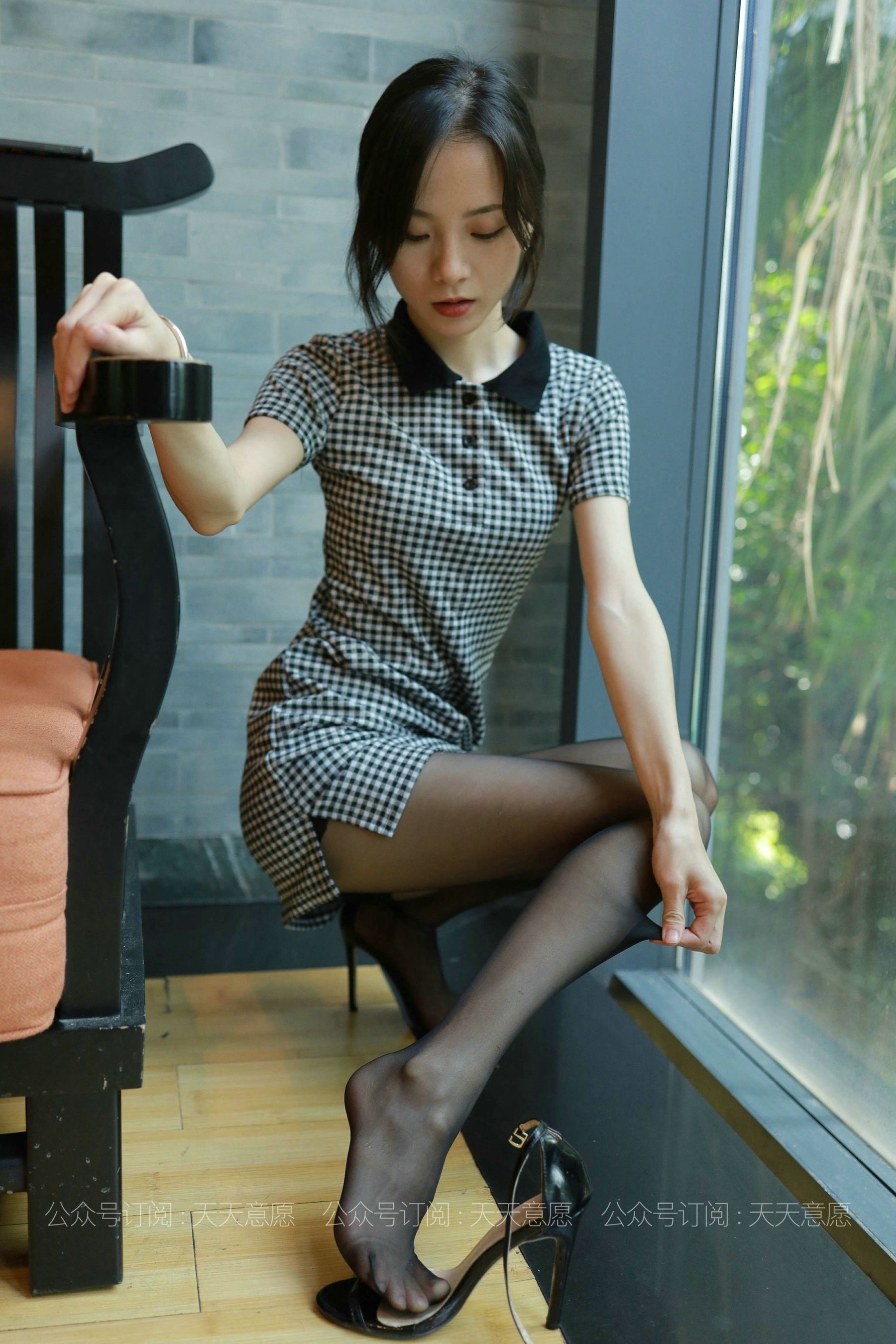 [IESS异思趣向]  模特：小六《下午茶的格子短裙》