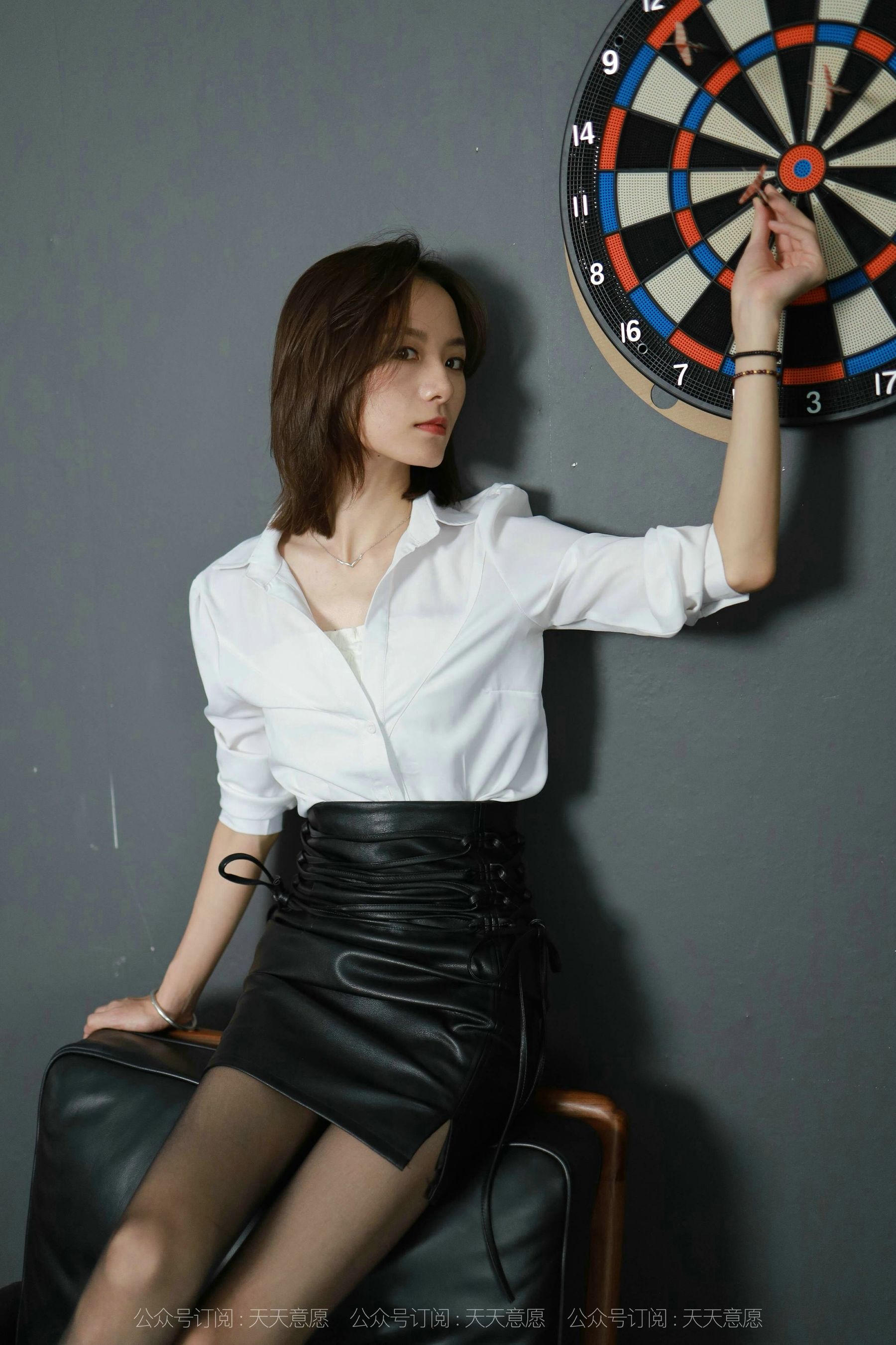 [IESS异思趣向]  模特：小六《姓感皮裙》