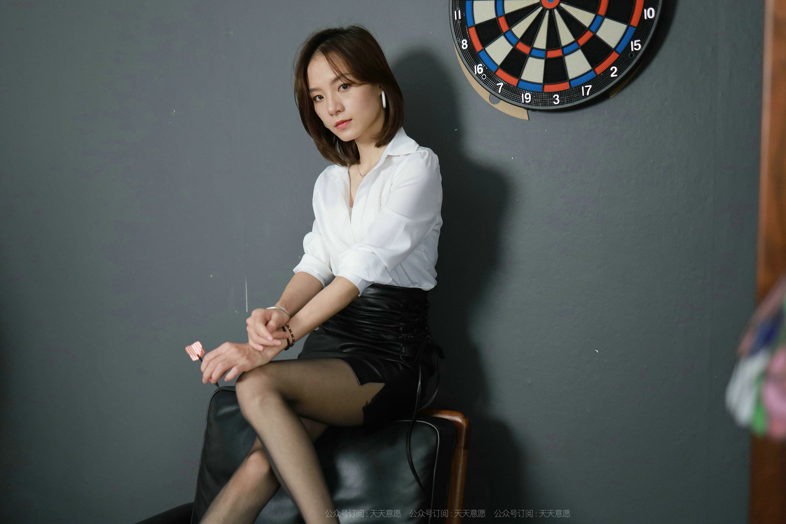 [IESS异思趣向]  模特：小六《姓感皮裙》