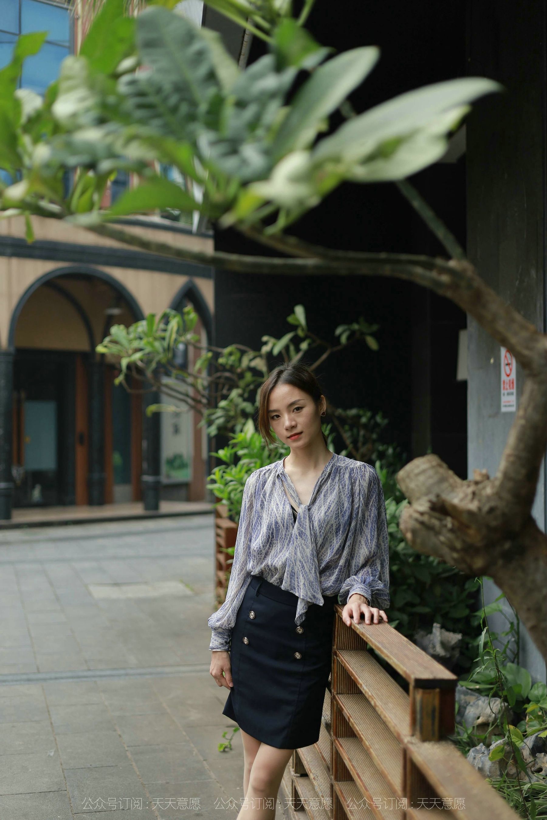 [IESS异思趣向]  模特：小六《带你去散步》