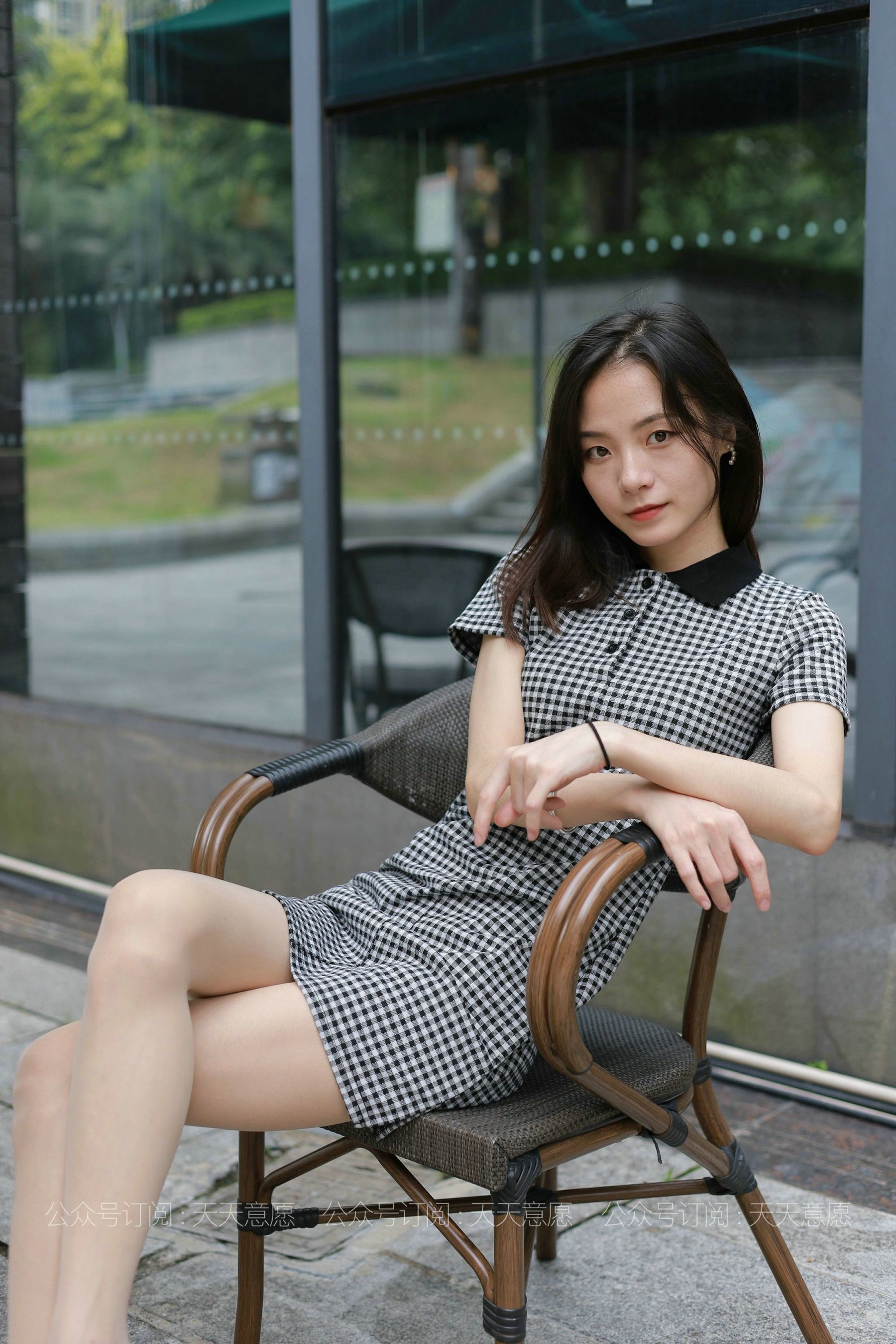 [IESS异思趣向]  模特：小六《格子连衣裙》