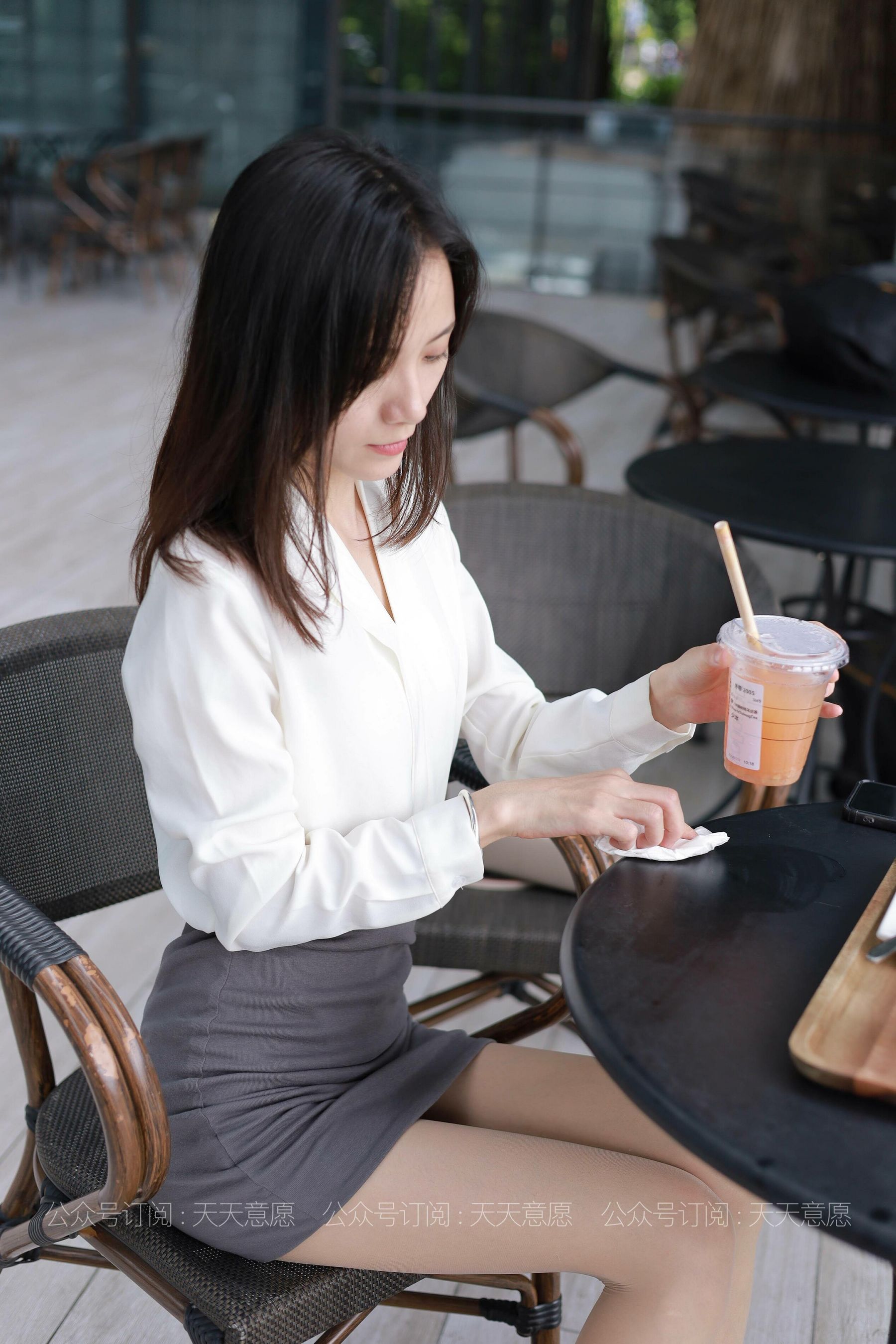[IESS异思趣向]  模特：小六《白色OL装》