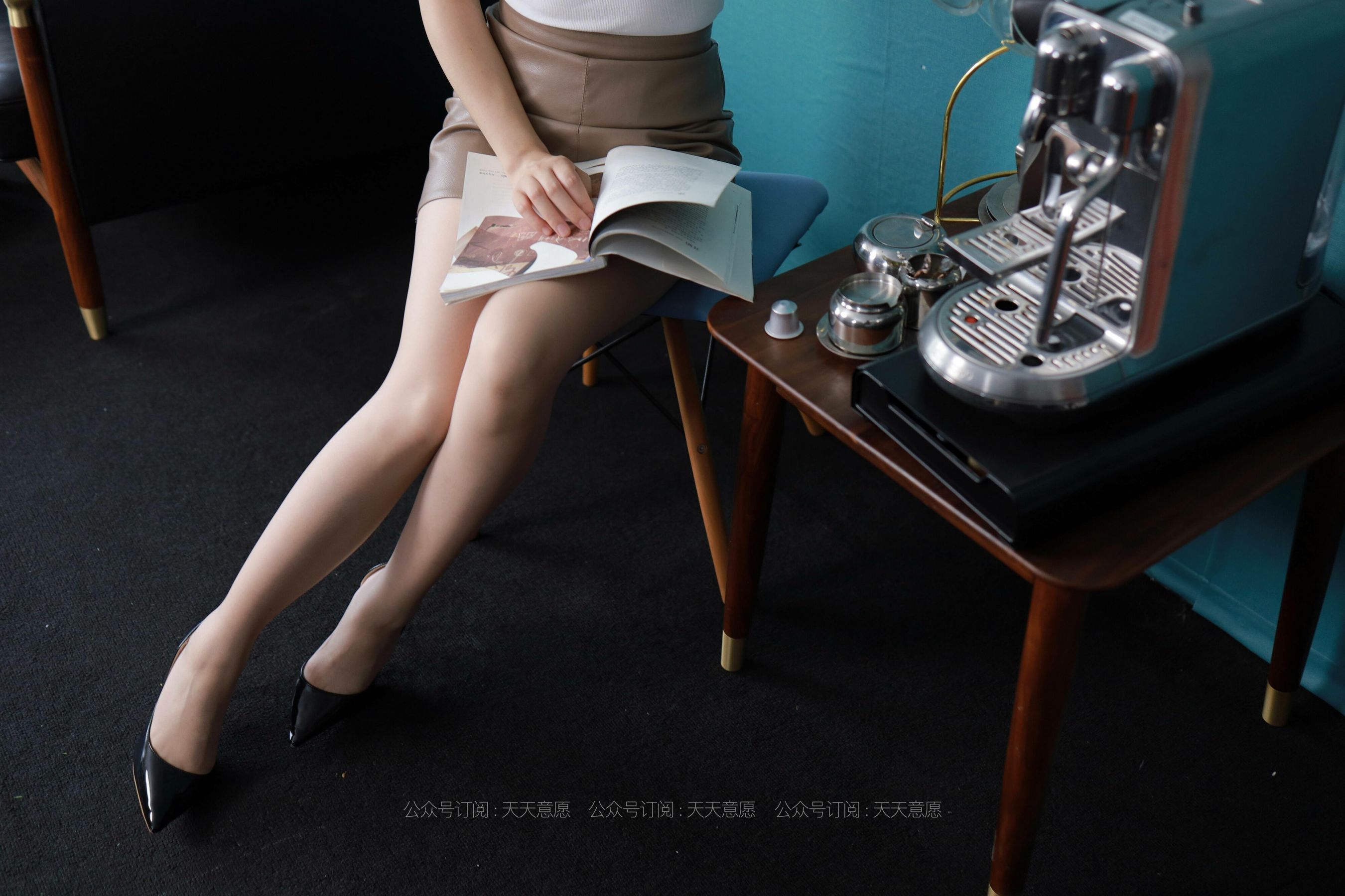 [IESS异思趣向]  模特：小婕《书中颜如玉》