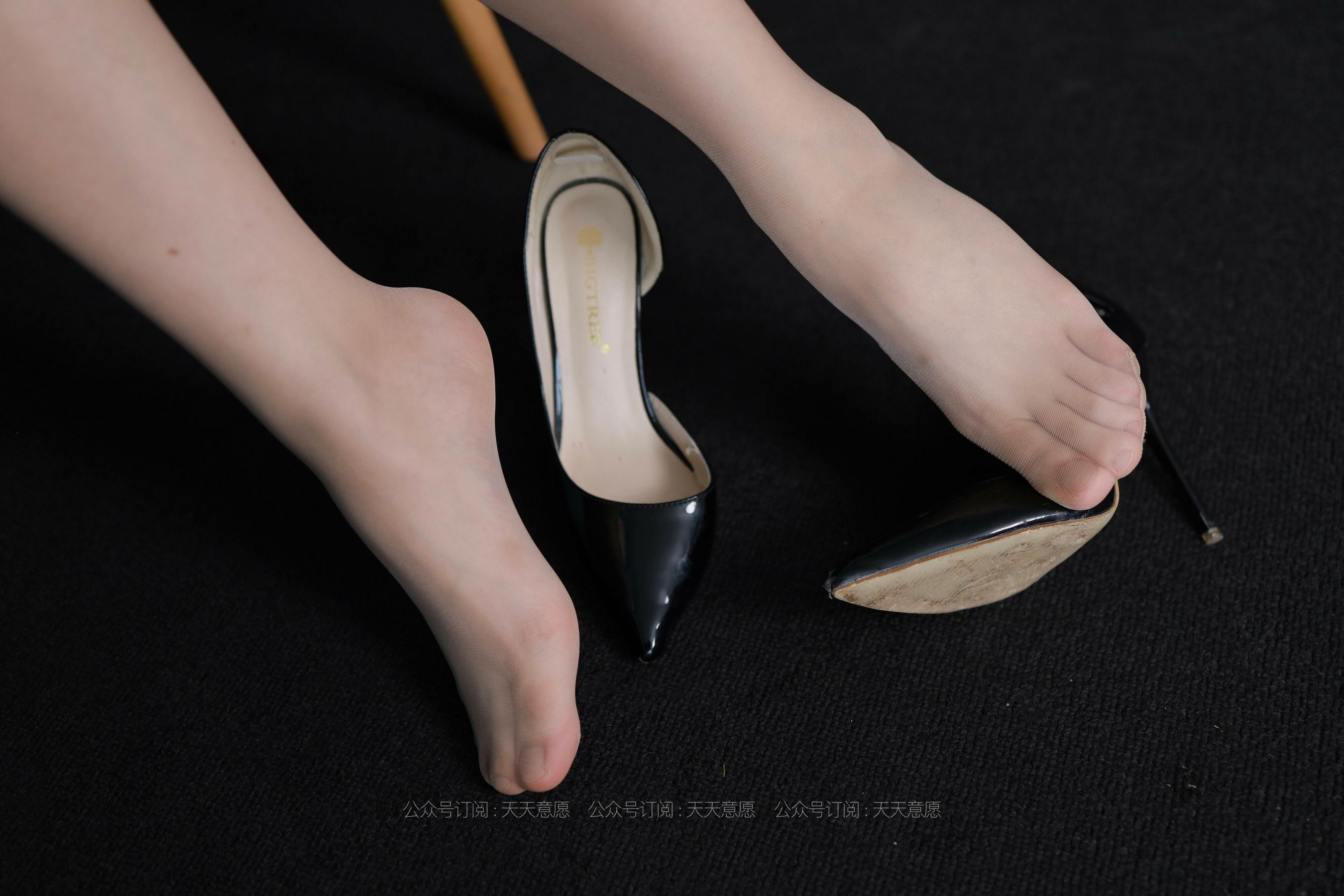 [IESS异思趣向]  模特：小婕《书中颜如玉》