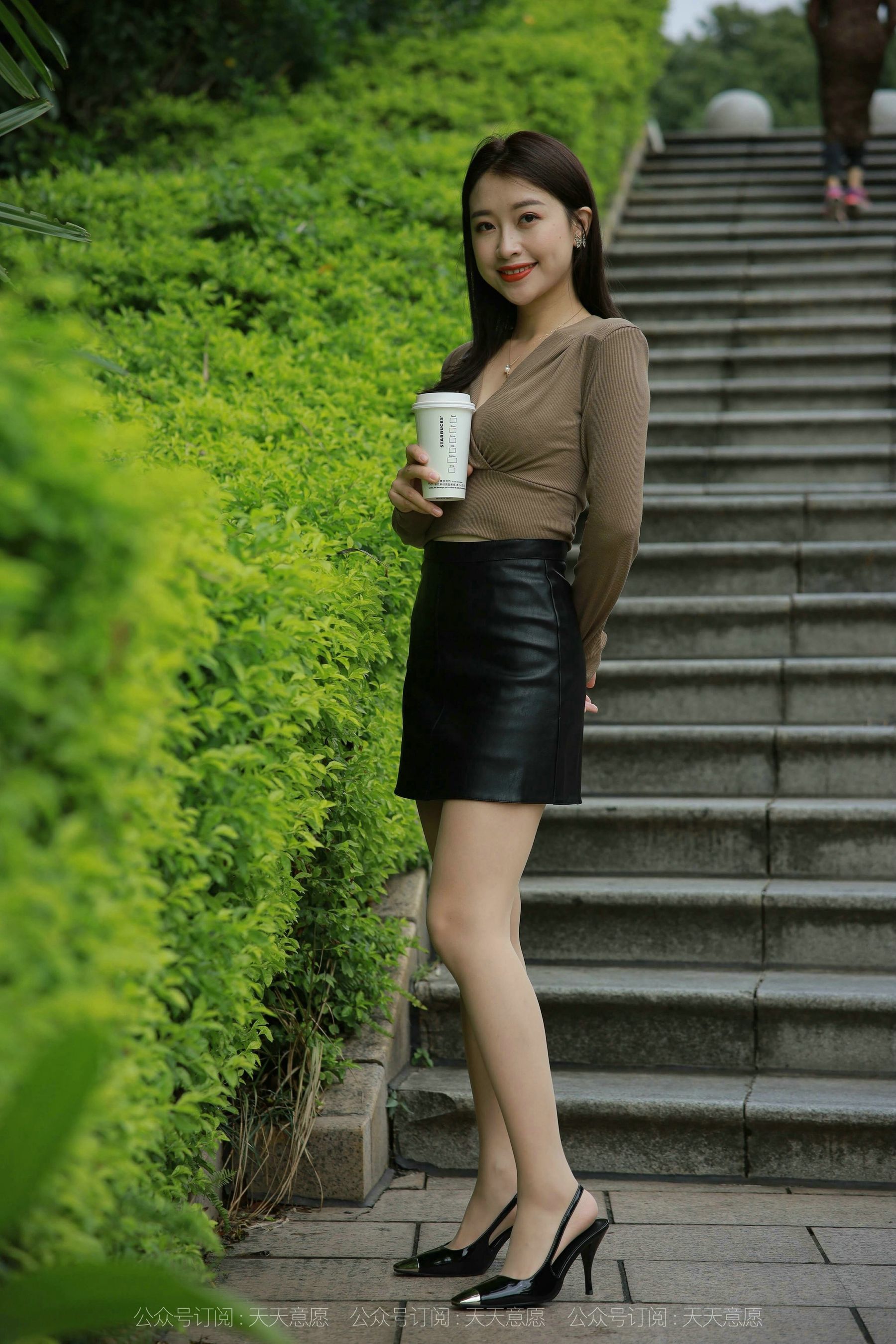 [IESS异思趣向]  模特：小婕《公园偶遇》