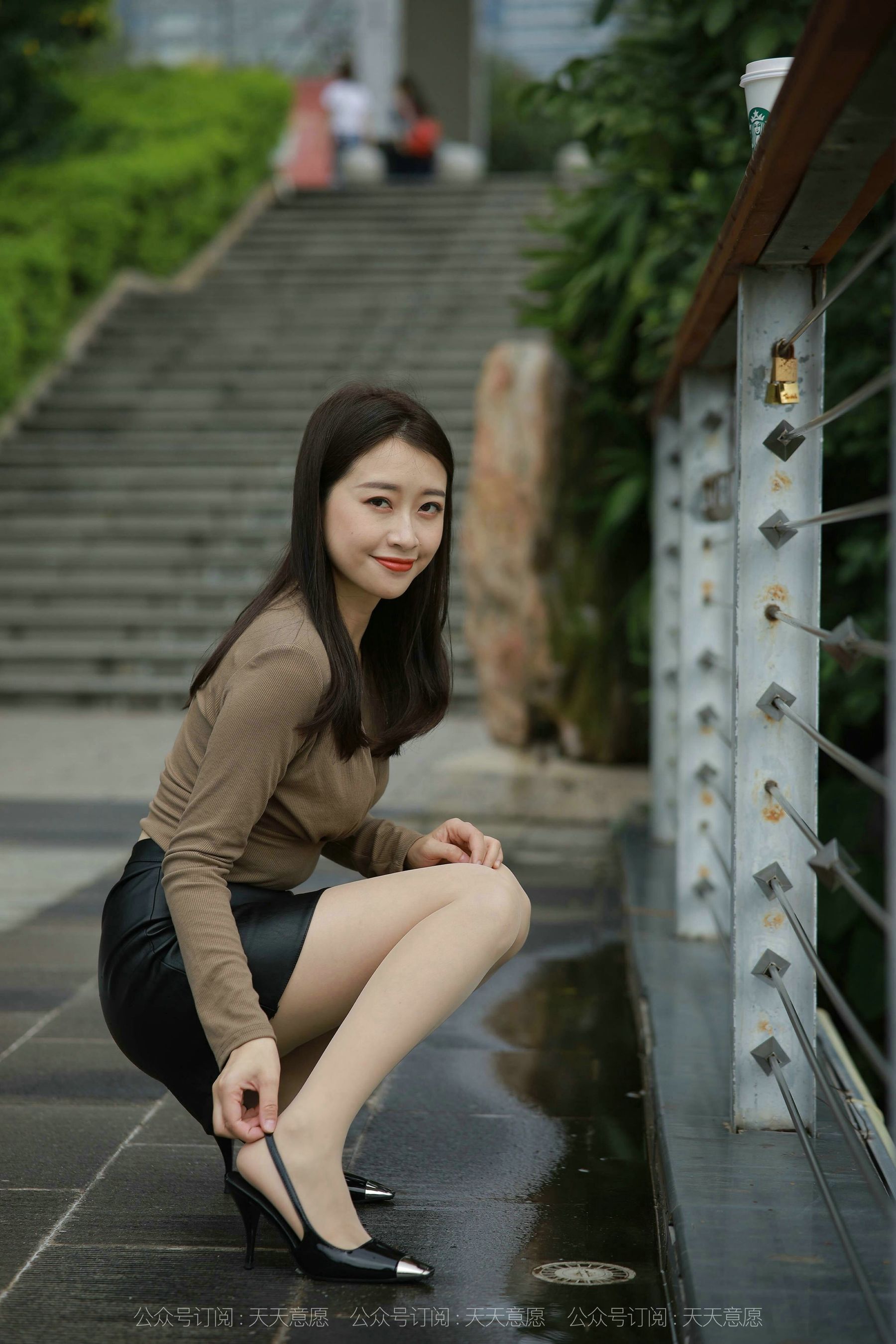 [IESS异思趣向]  模特：小婕《公园偶遇》