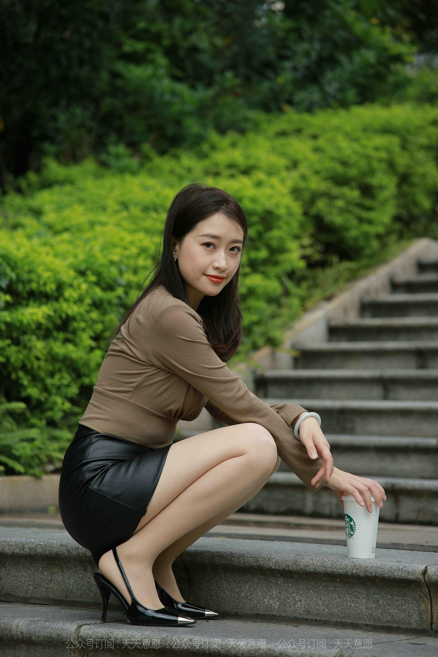 [IESS异思趣向]  模特：小婕《公园偶遇》