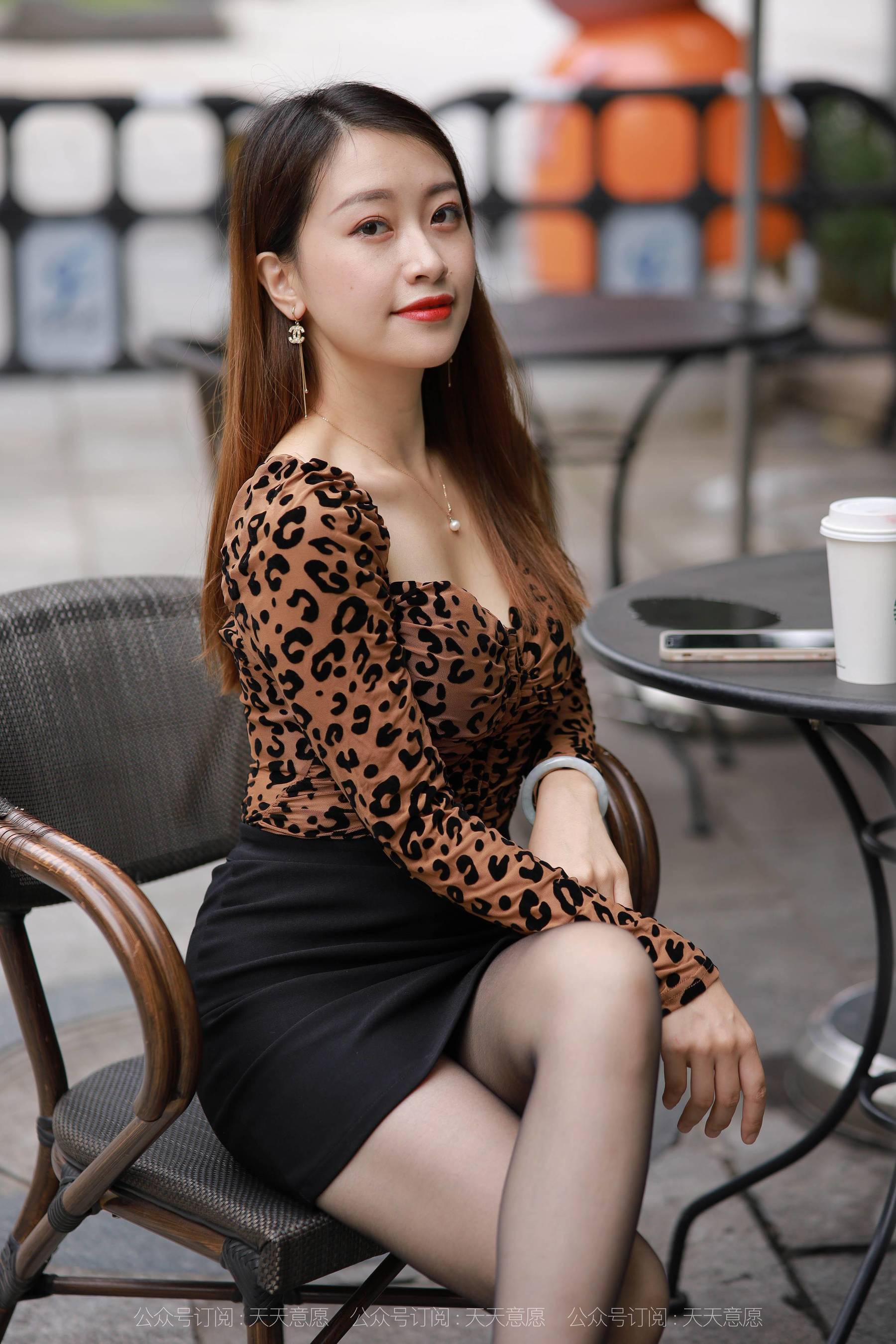 [IESS异思趣向]  模特：小婕《性感豹纹包臀裙》