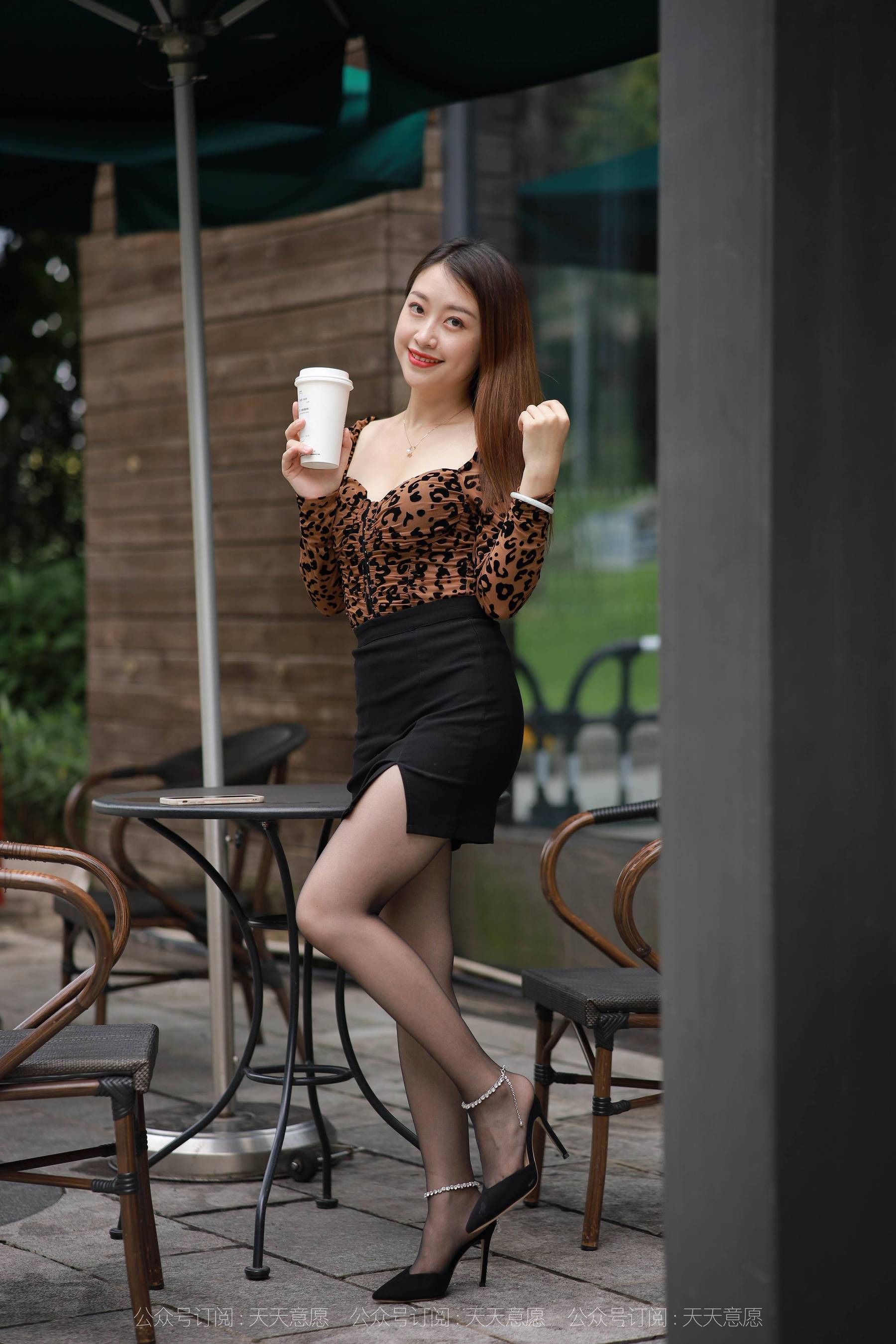 [IESS异思趣向]  模特：小婕《性感豹纹包臀裙》