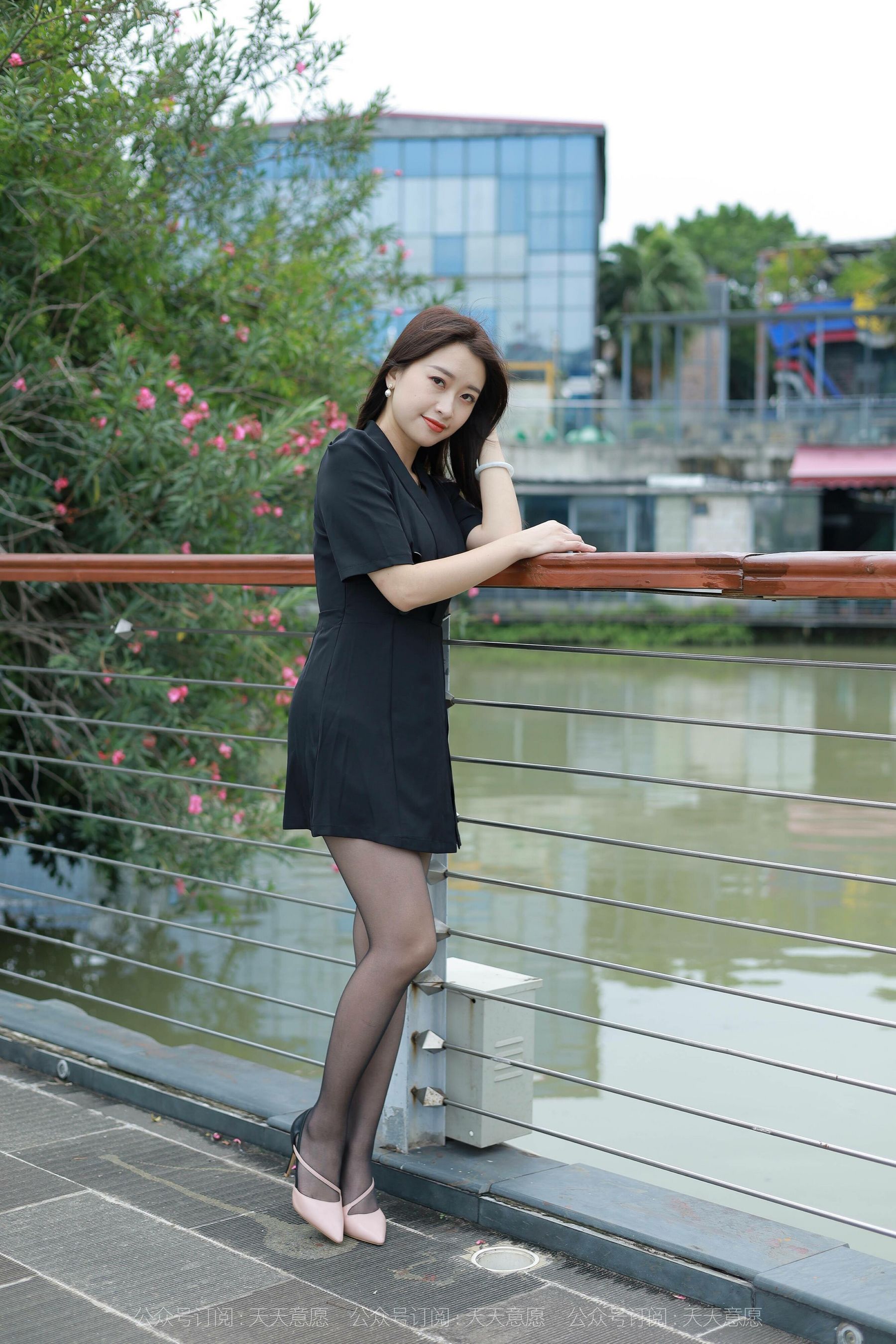 [IESS异思趣向]  模特：小婕《桥上的美女》
