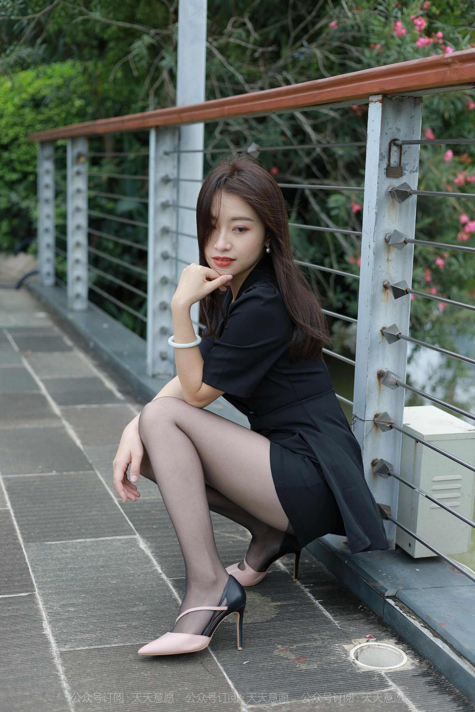 [IESS异思趣向]  模特：小婕《桥上的美女》