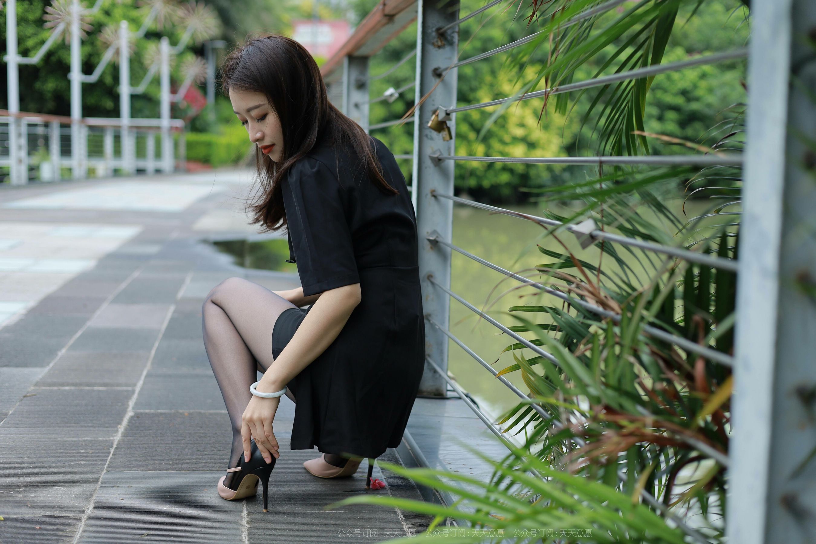 [IESS异思趣向]  模特：小婕《桥上的美女》