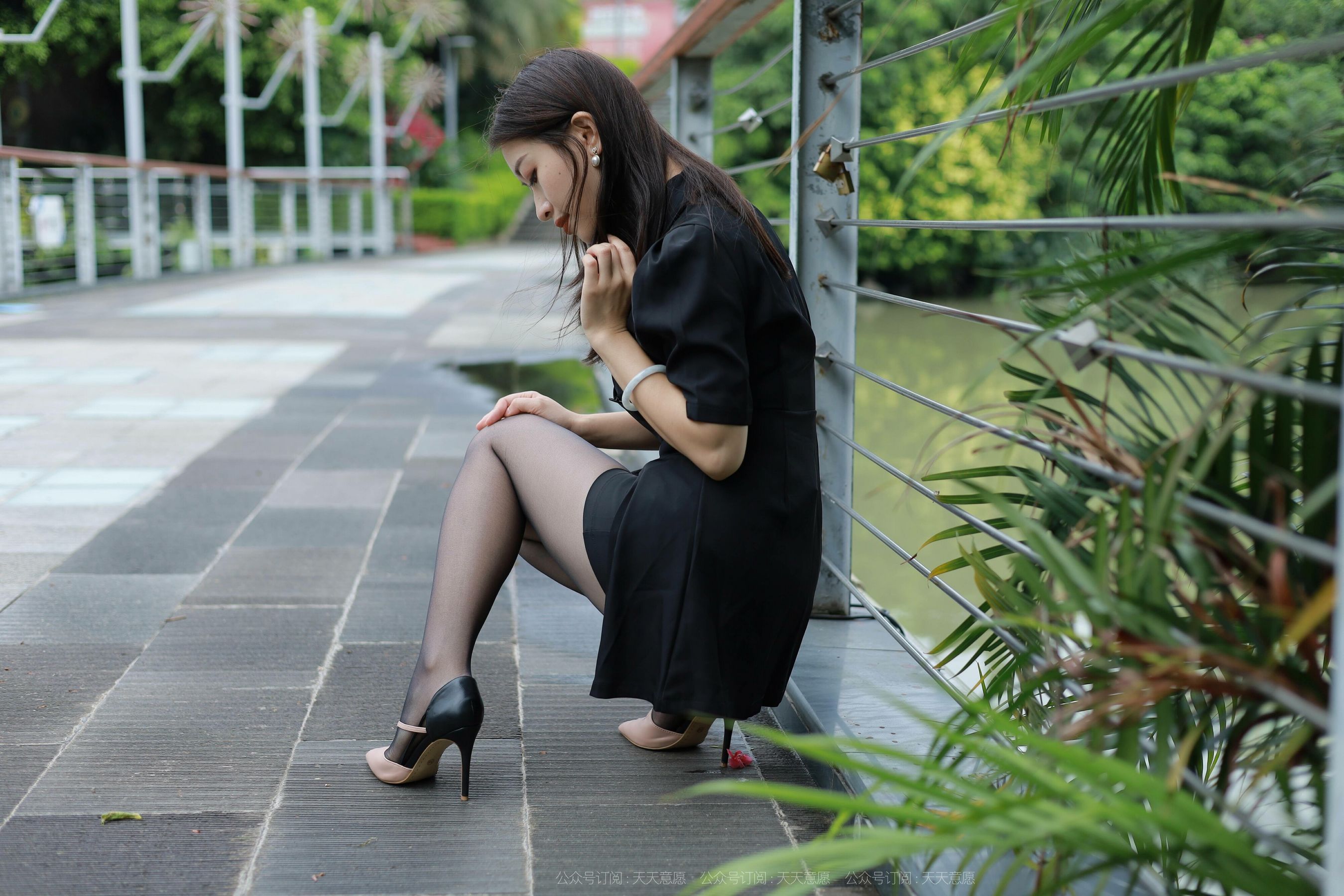 [IESS异思趣向]  模特：小婕《桥上的美女》