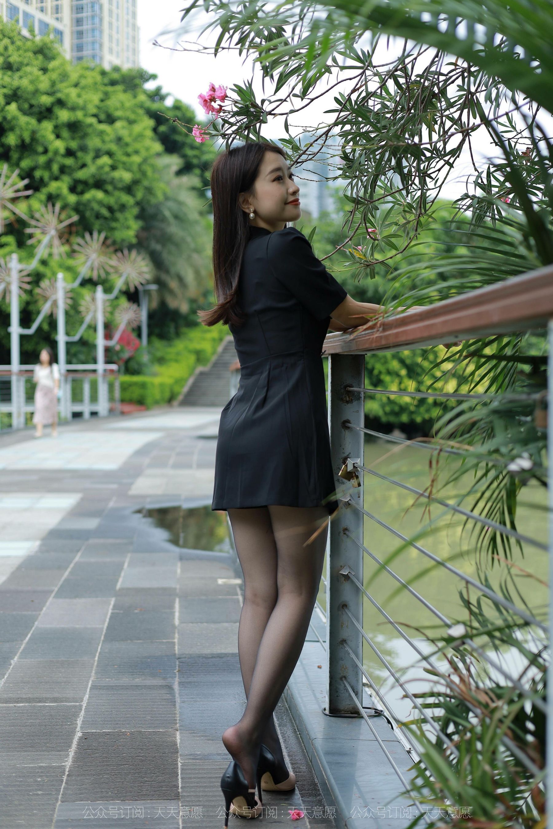 [IESS异思趣向]  模特：小婕《桥上的美女》