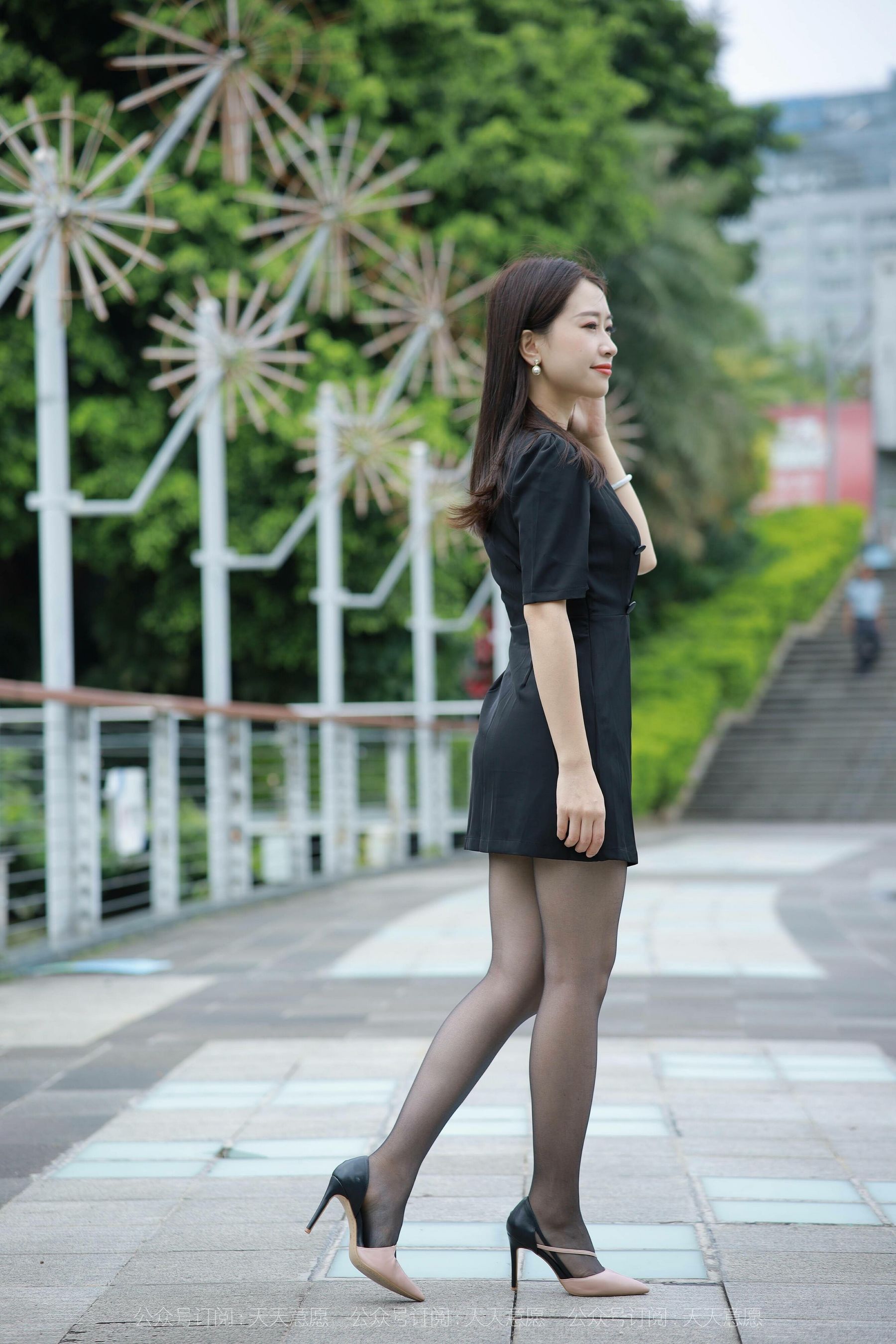 [IESS异思趣向]  模特：小婕《桥上的美女》