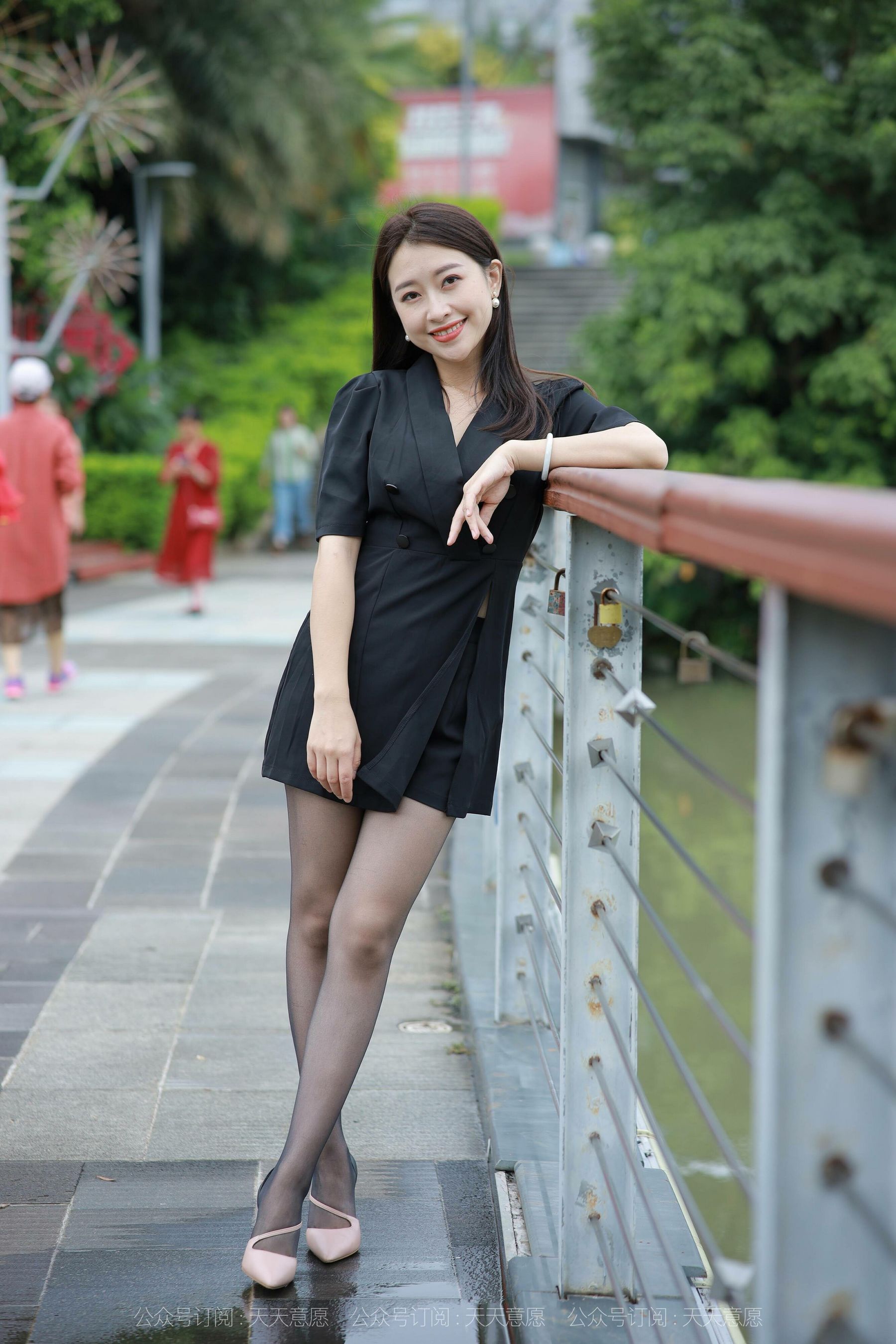 [IESS异思趣向]  模特：小婕《桥上的美女》