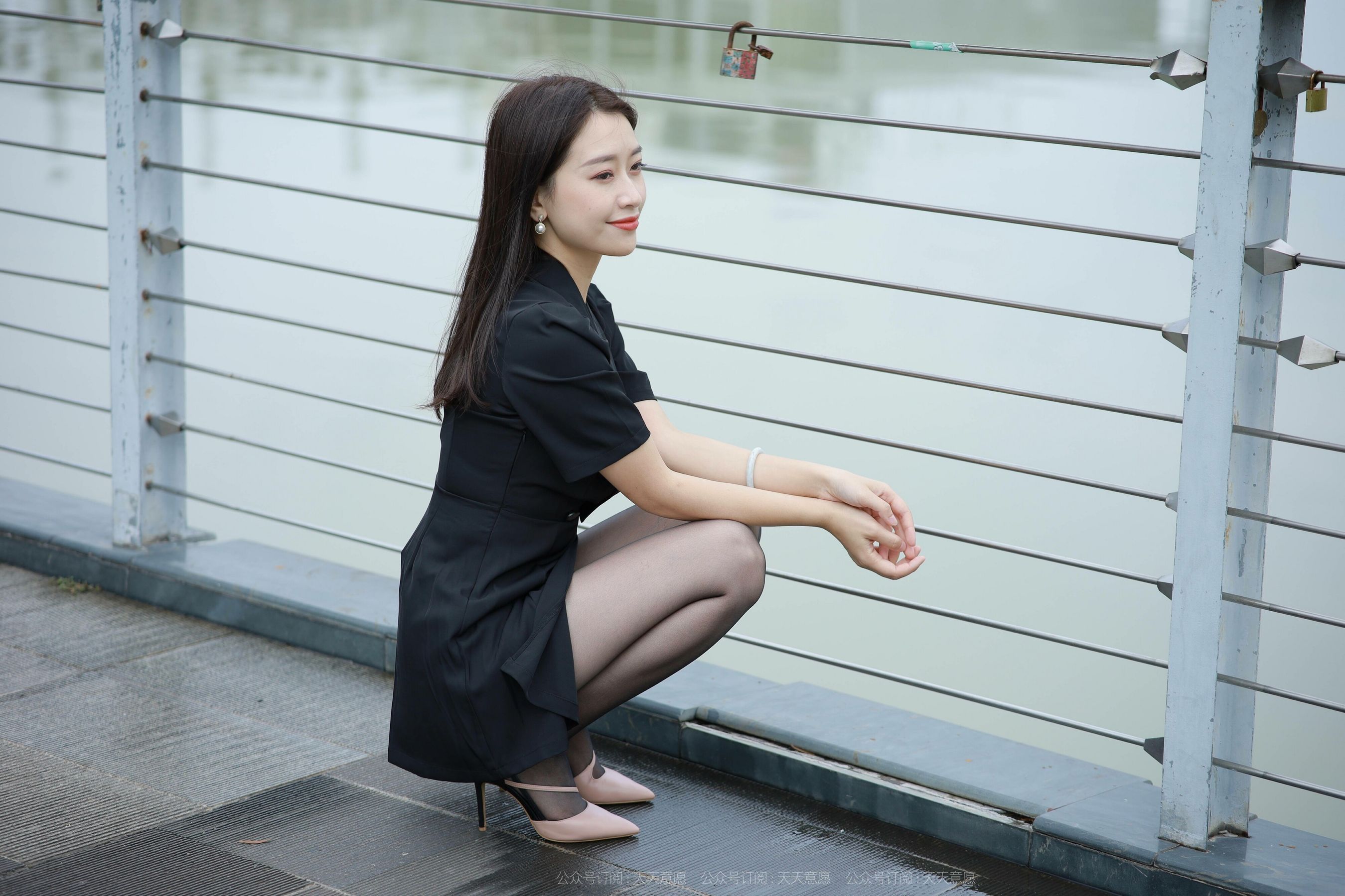 [IESS异思趣向]  模特：小婕《桥上的美女》