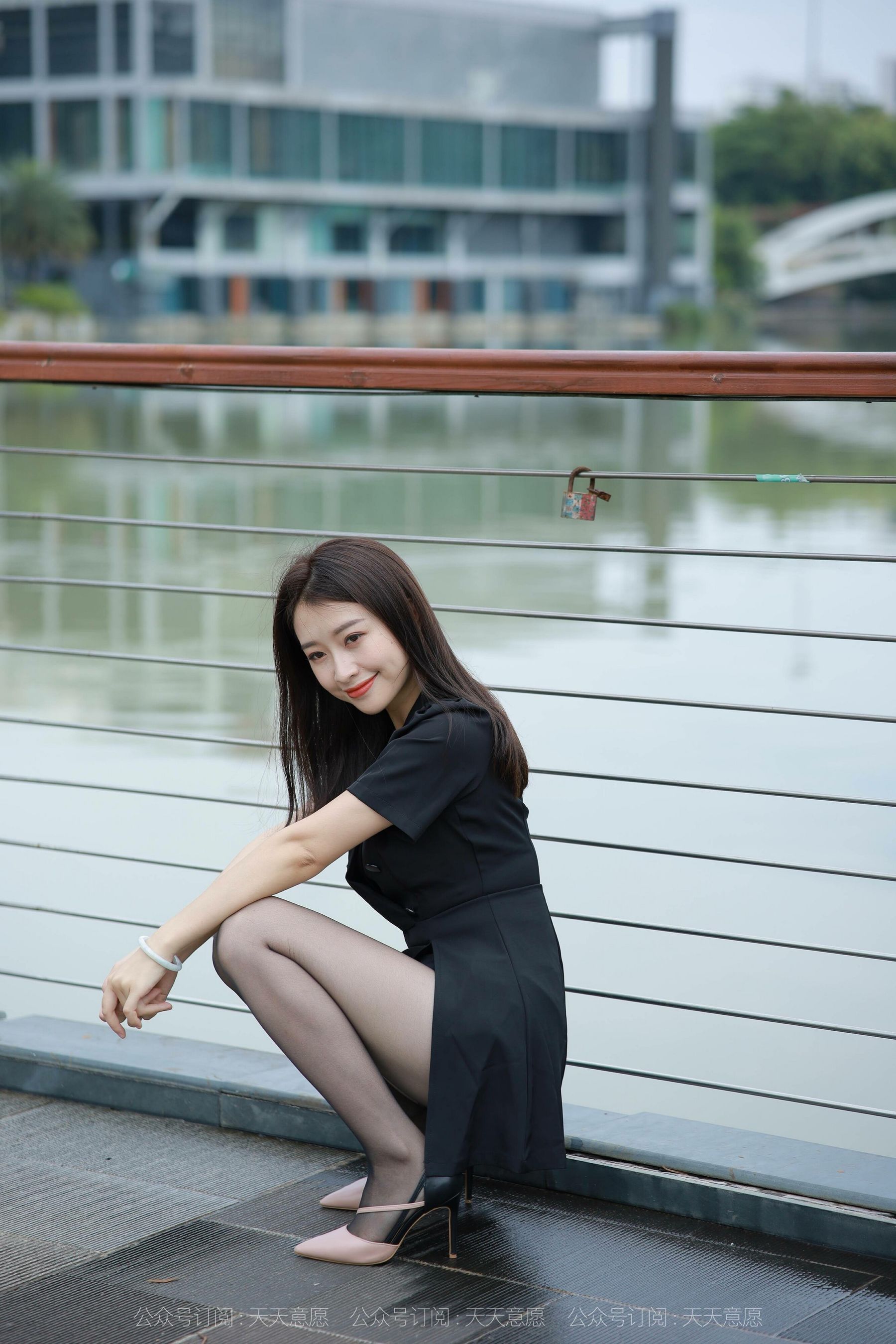 [IESS异思趣向]  模特：小婕《桥上的美女》