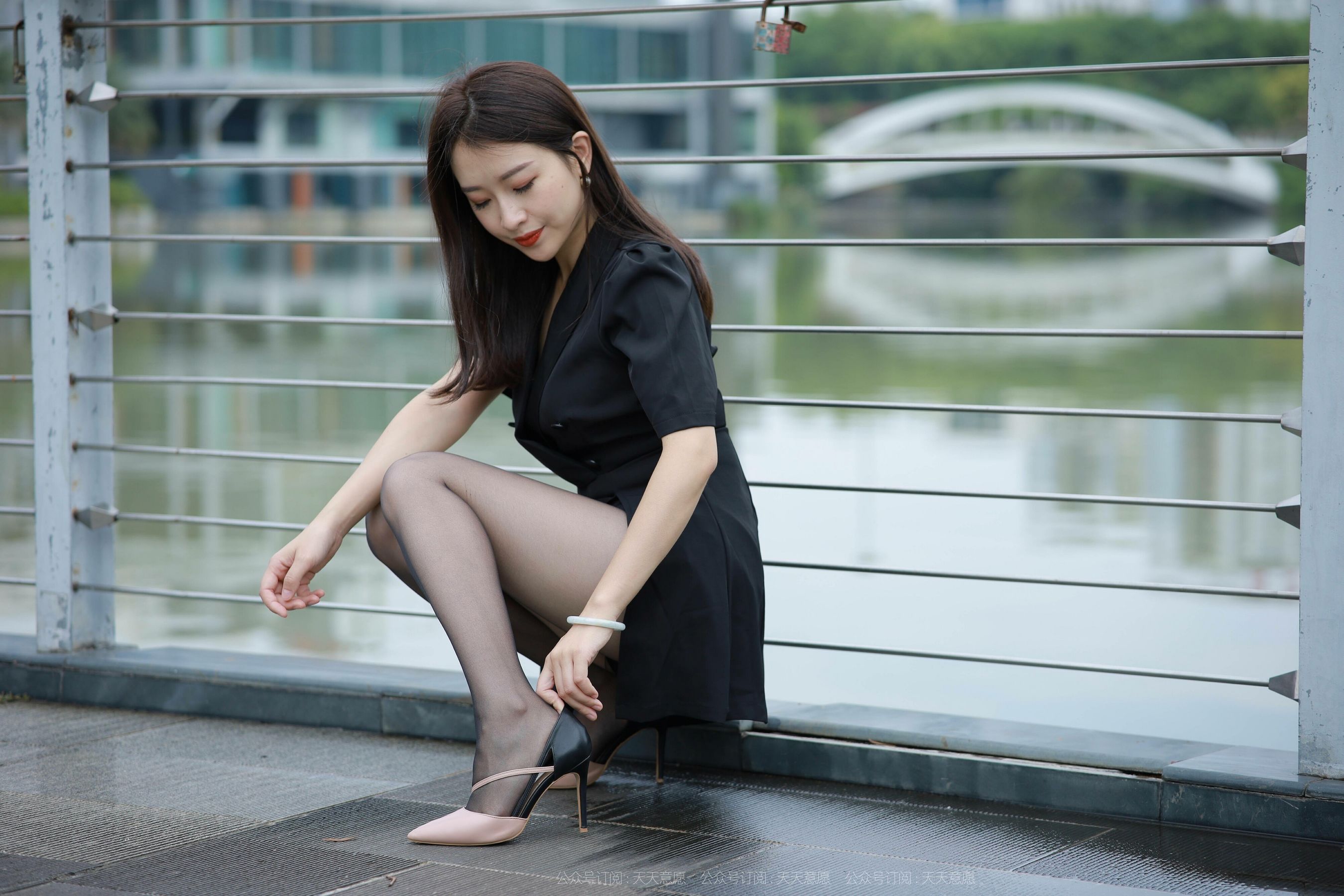 [IESS异思趣向]  模特：小婕《桥上的美女》