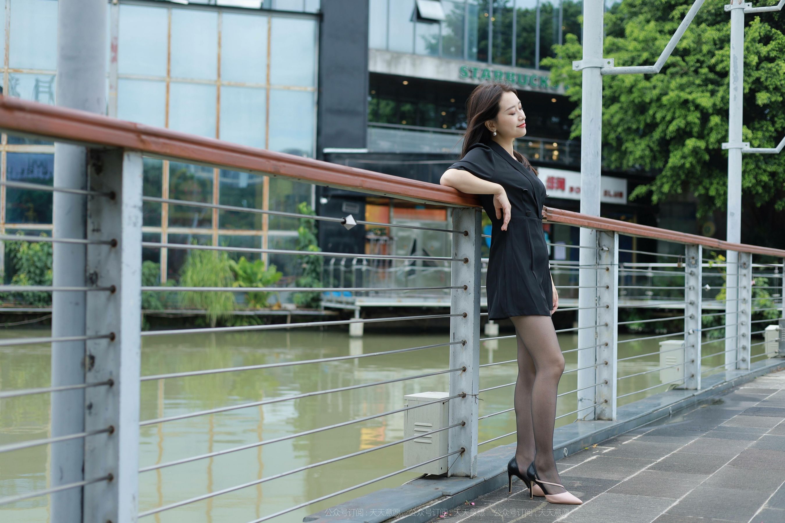 [IESS异思趣向]  模特：小婕《桥上的美女》