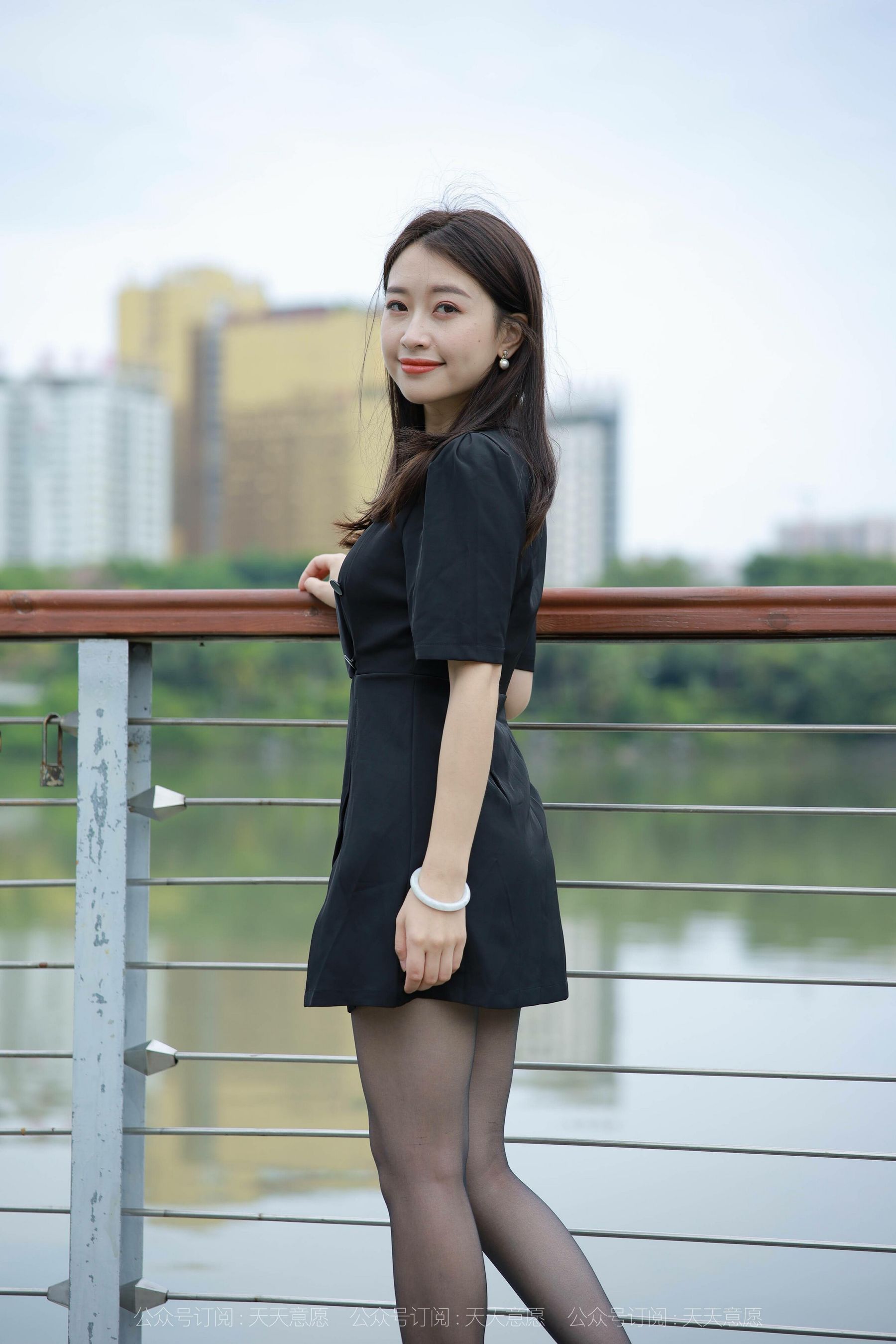[IESS异思趣向]  模特：小婕《桥上的美女》