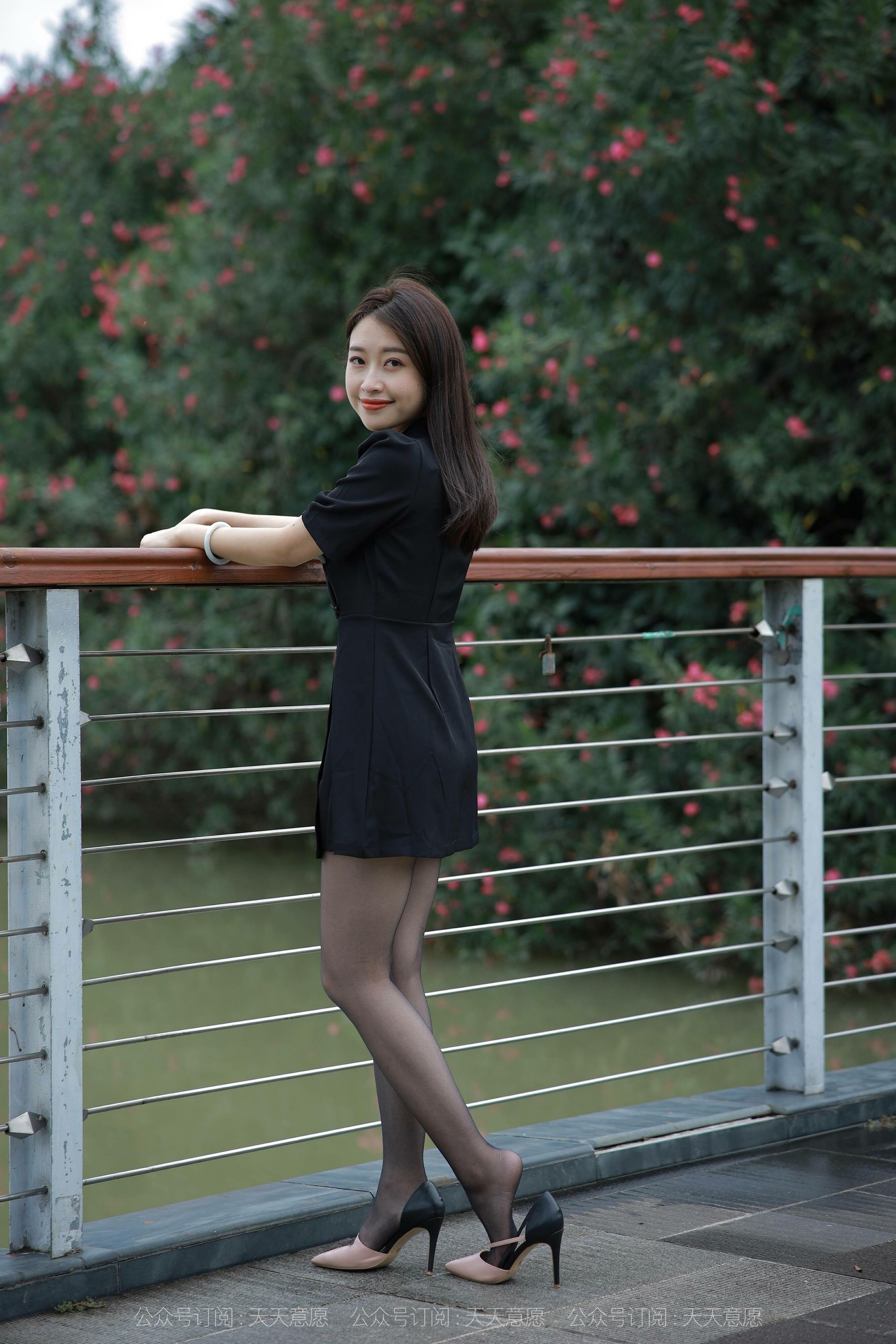 [IESS异思趣向]  模特：小婕《桥上的美女》