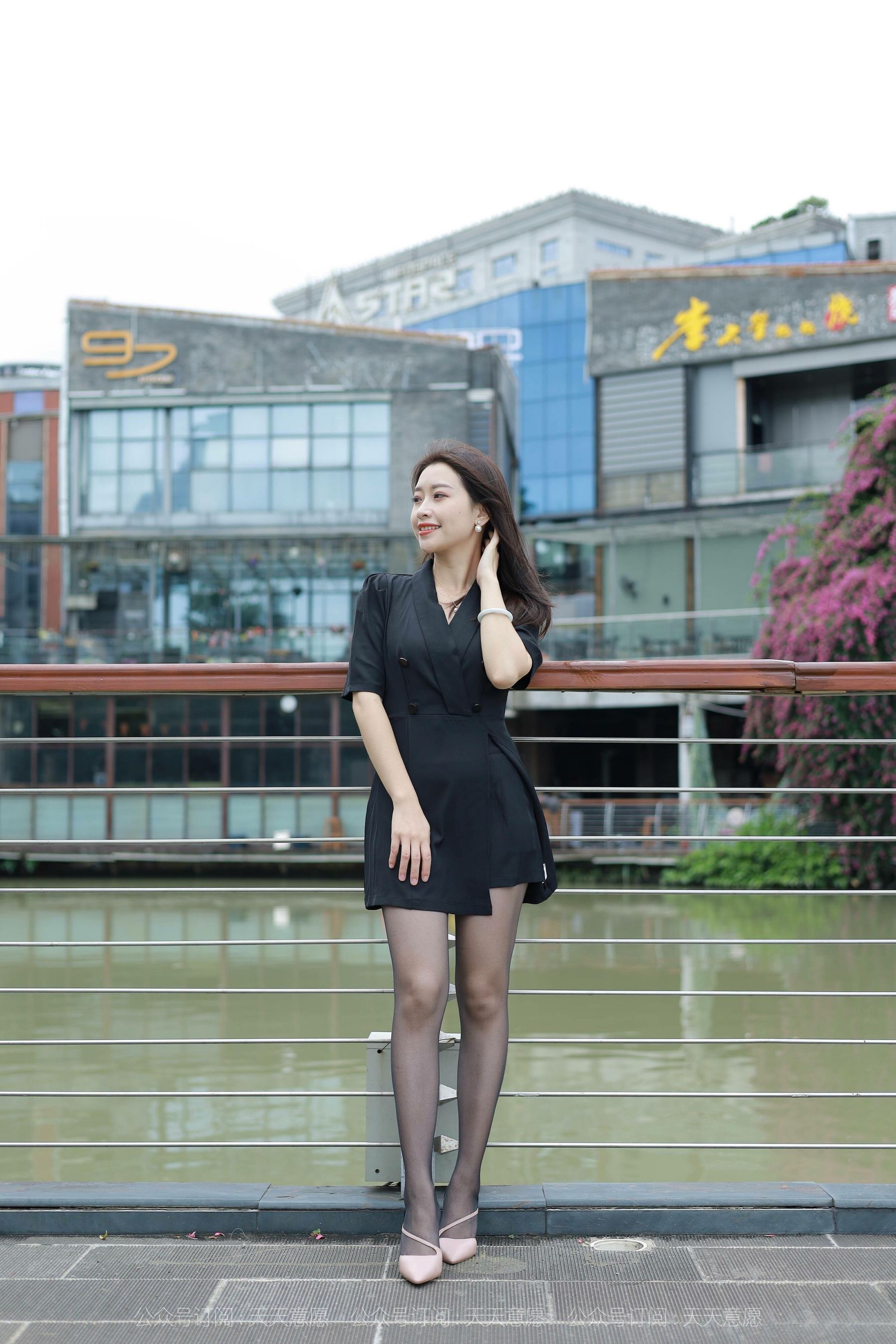[IESS异思趣向]  模特：小婕《桥上的美女》