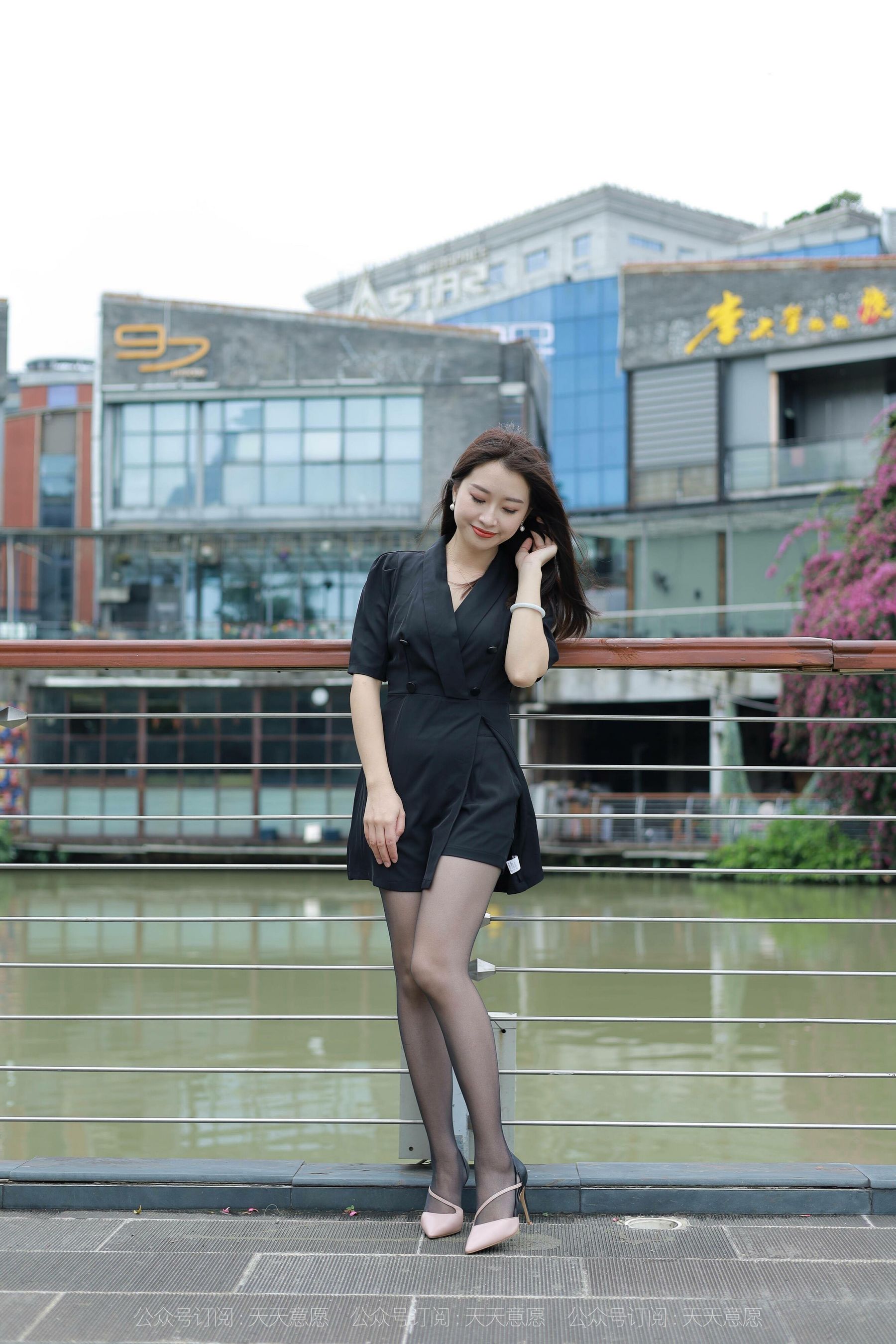 [IESS异思趣向]  模特：小婕《桥上的美女》