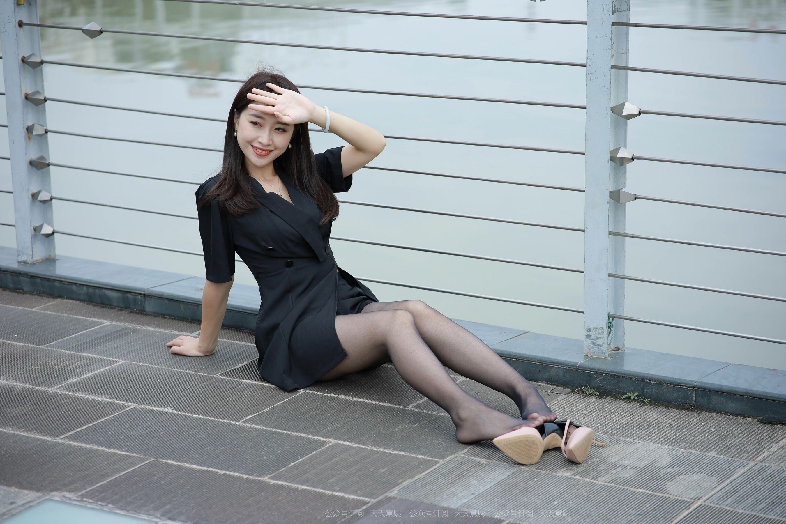 [IESS异思趣向]  模特：小婕《桥上的美女》