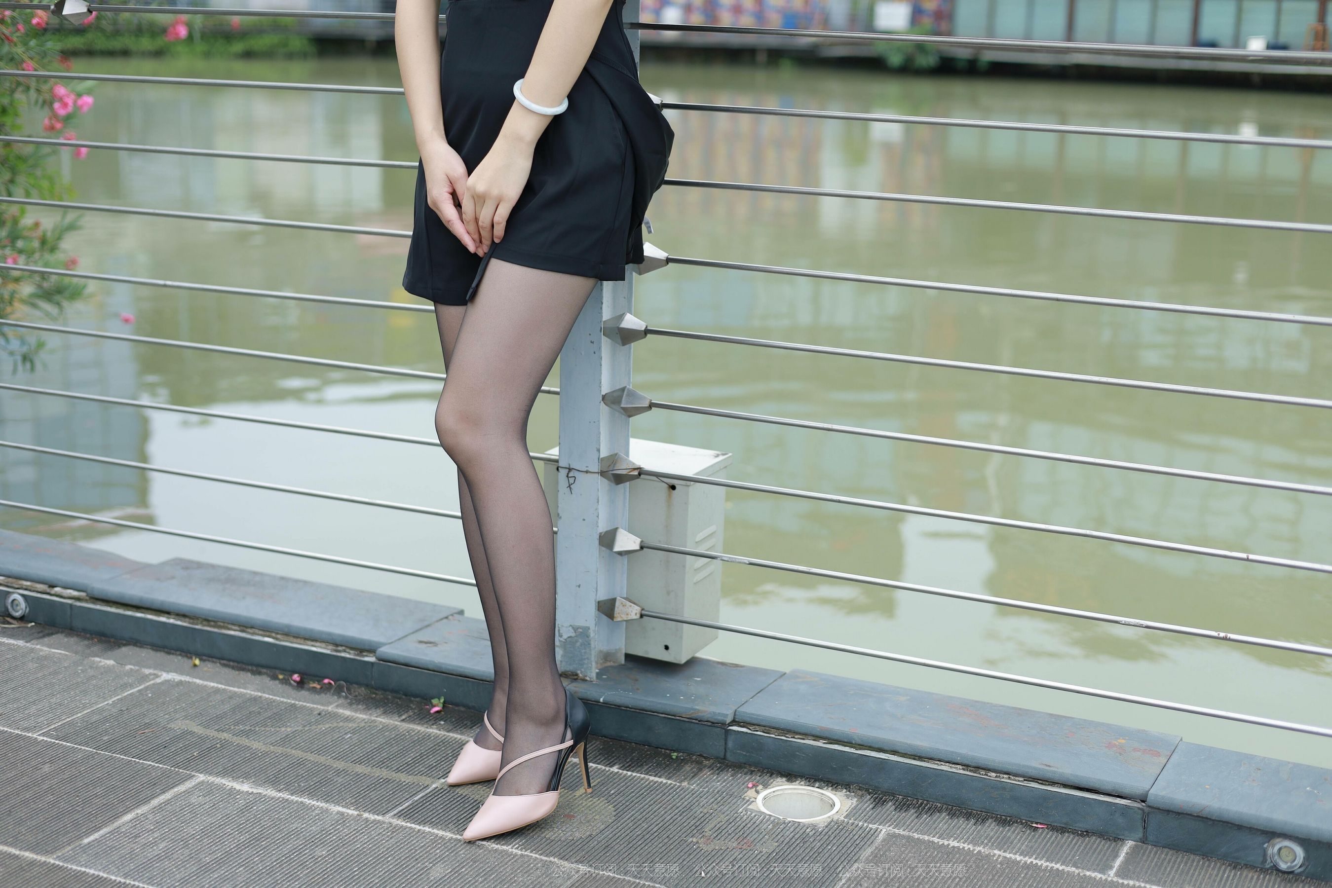 [IESS异思趣向]  模特：小婕《桥上的美女》